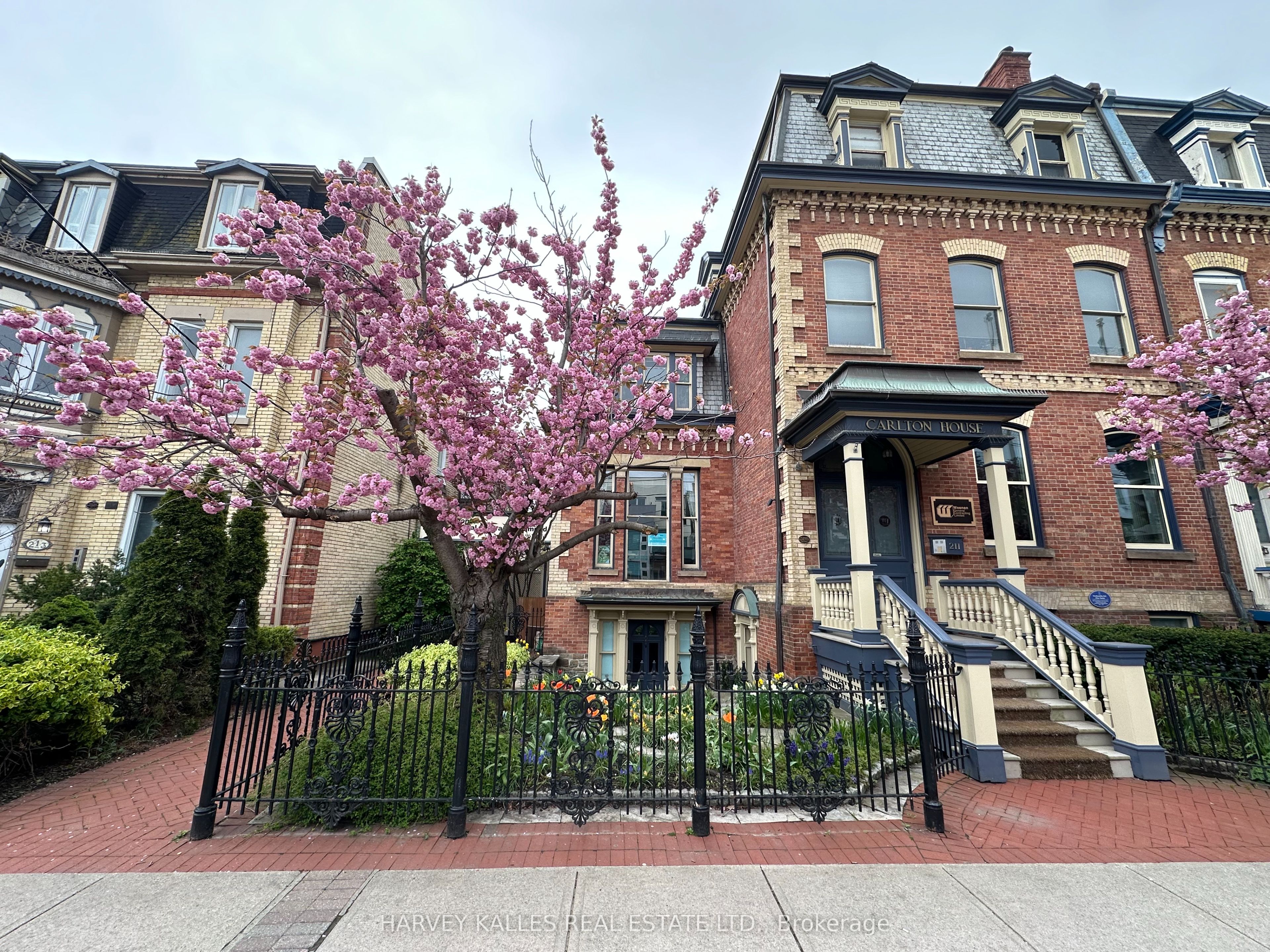 211 Carlton Street Property Photo 17