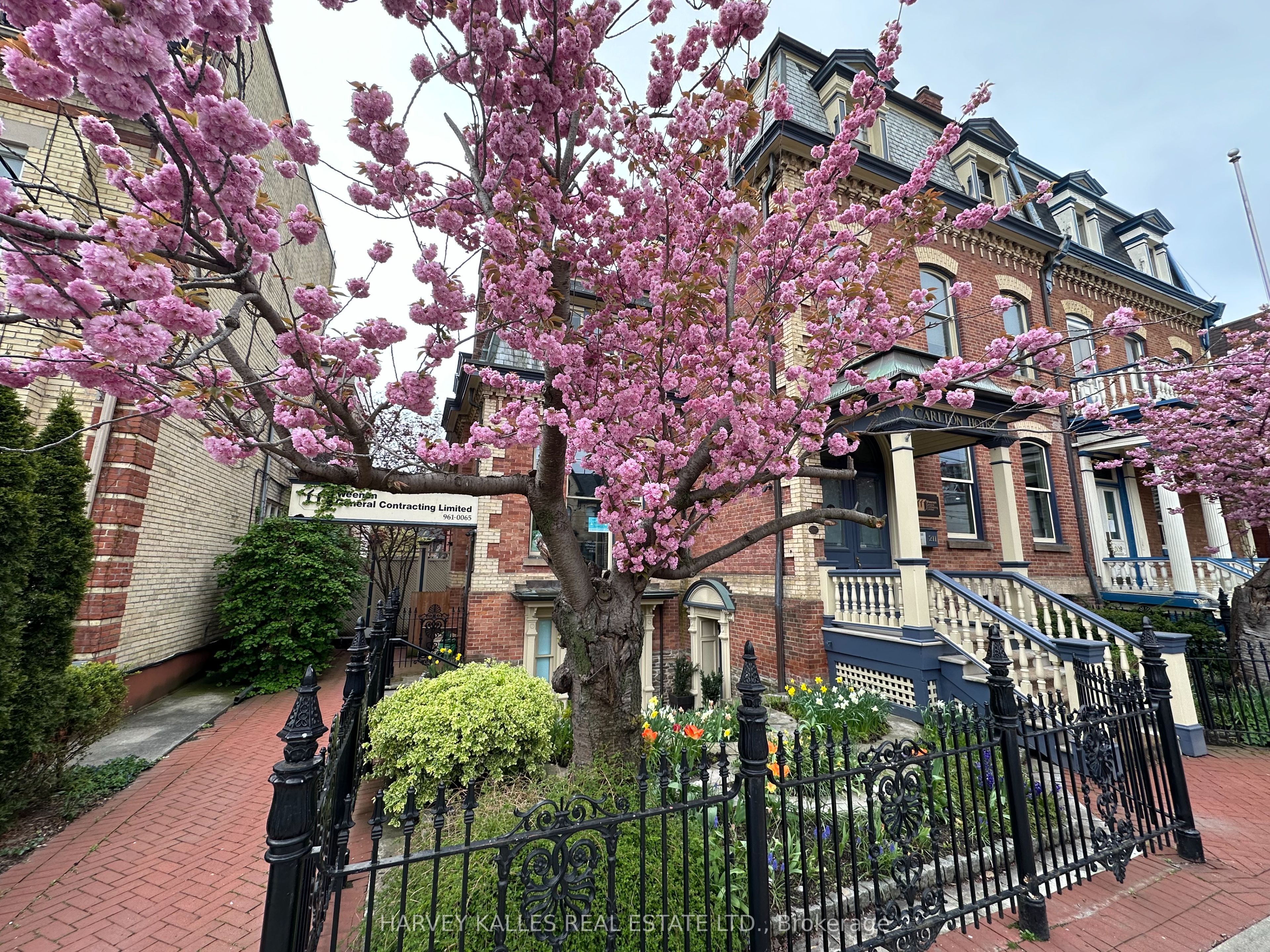 211 Carlton Street Property Photo 18