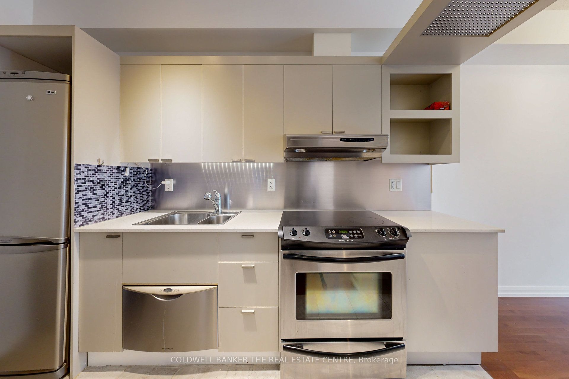 111 Elizabeth Street 1118 Property Photo 8