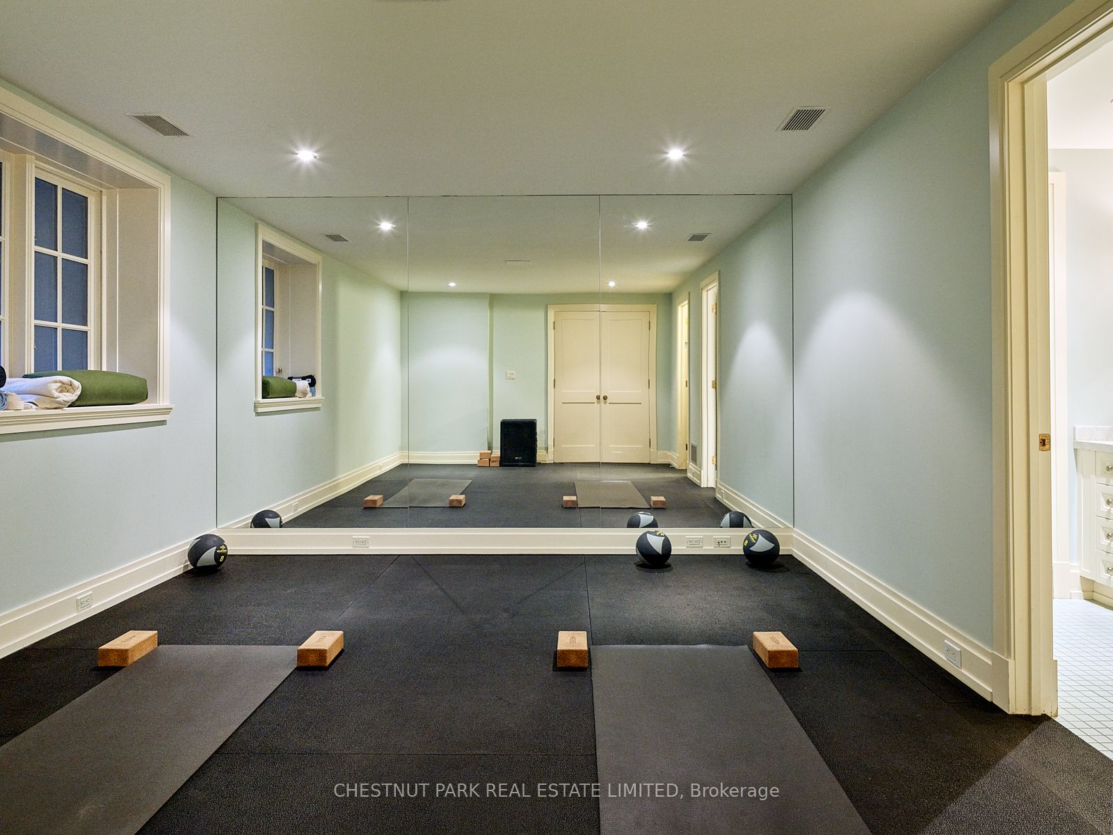 10 Shorncliffe Avenue Property Photo 31