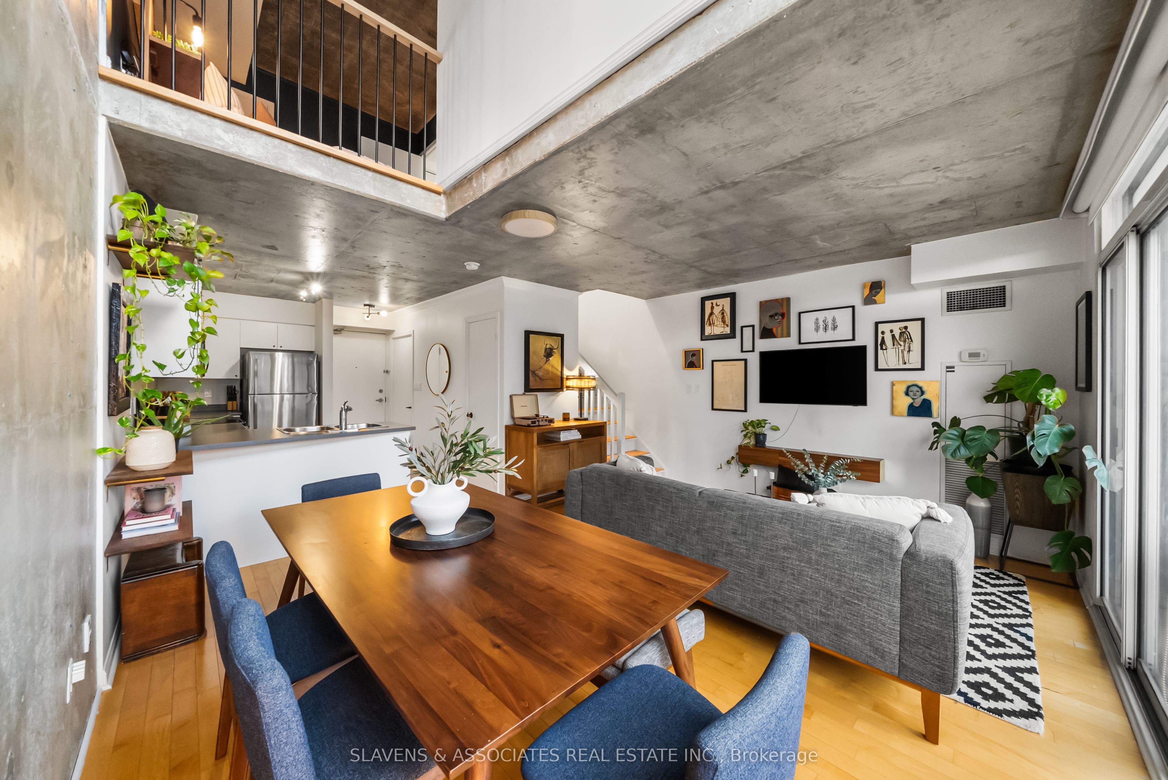 1029 King Street W 805 Property Photo 1