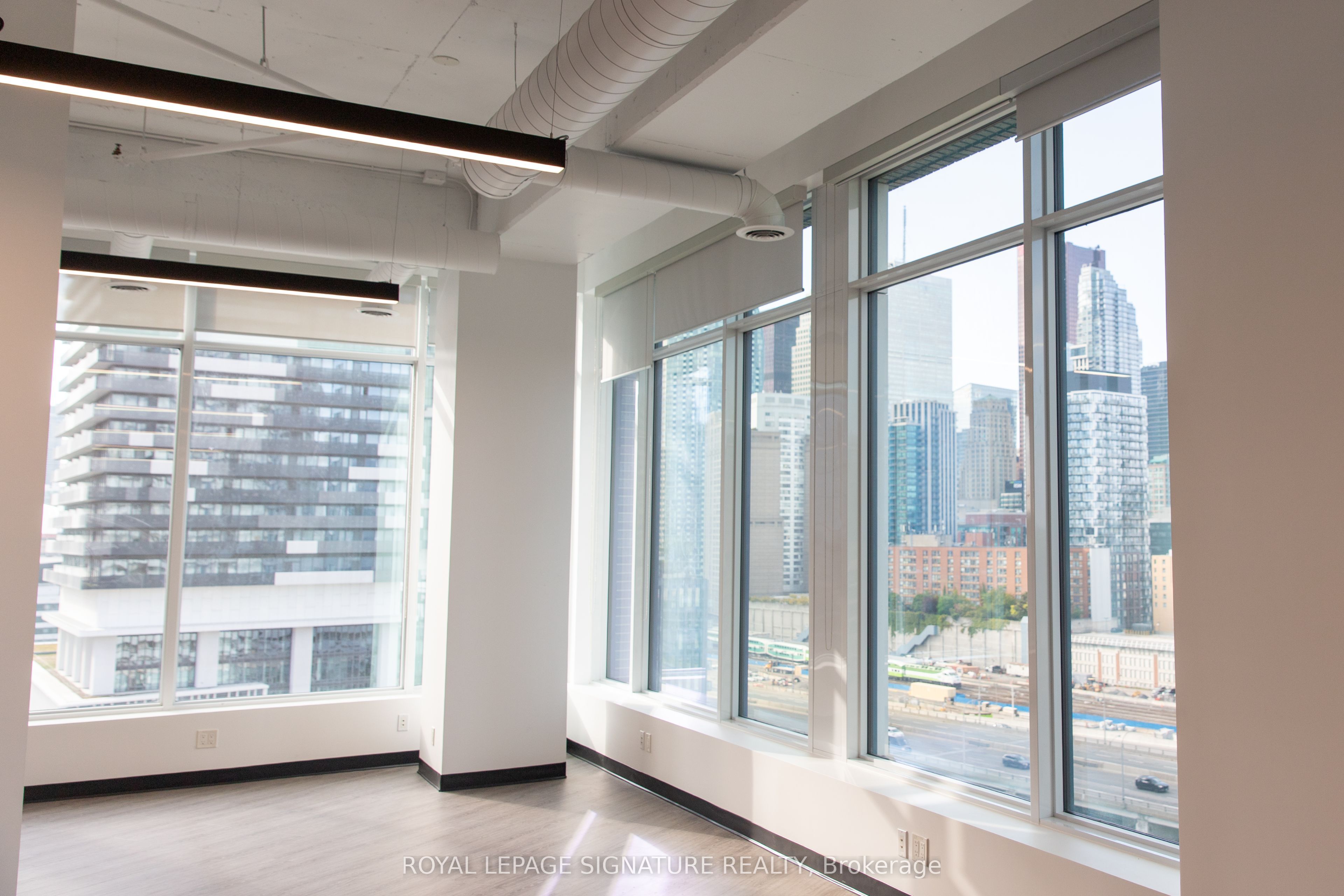 130 Queens Quay 1000 Property Photo 2