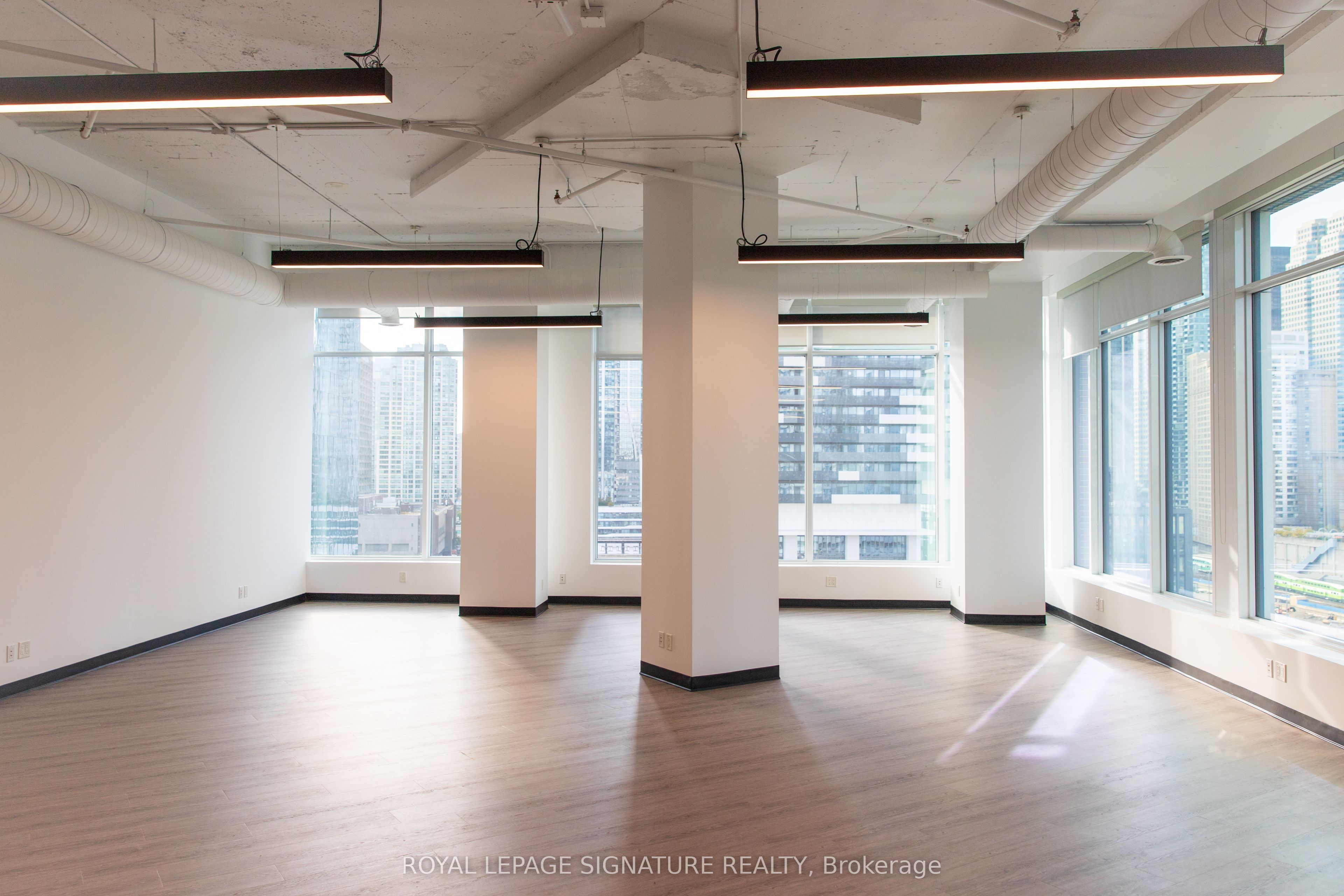 130 Queens Quay 1000 Property Photo 3