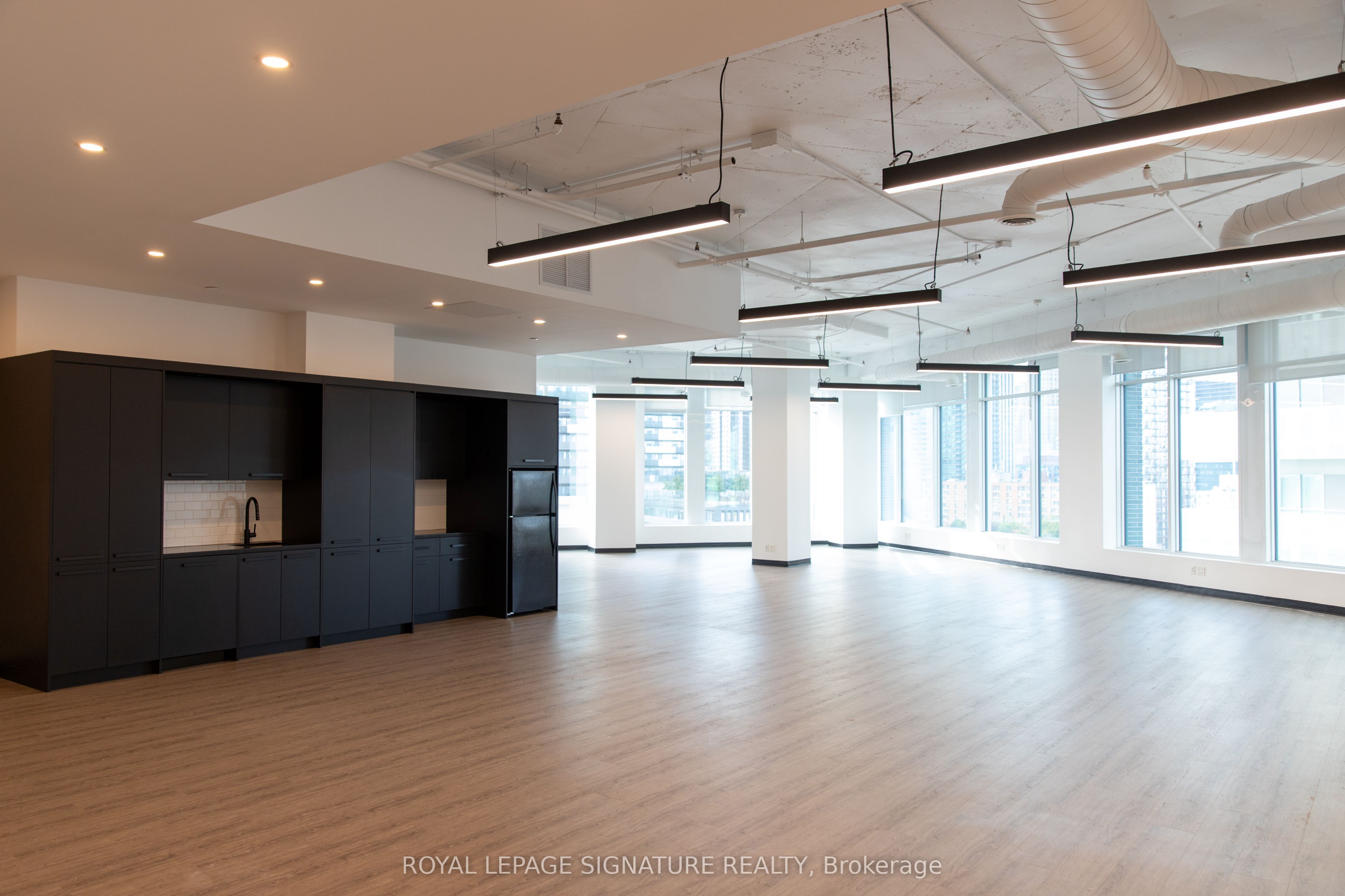 130 Queens Quay 1000 Property Photo 4