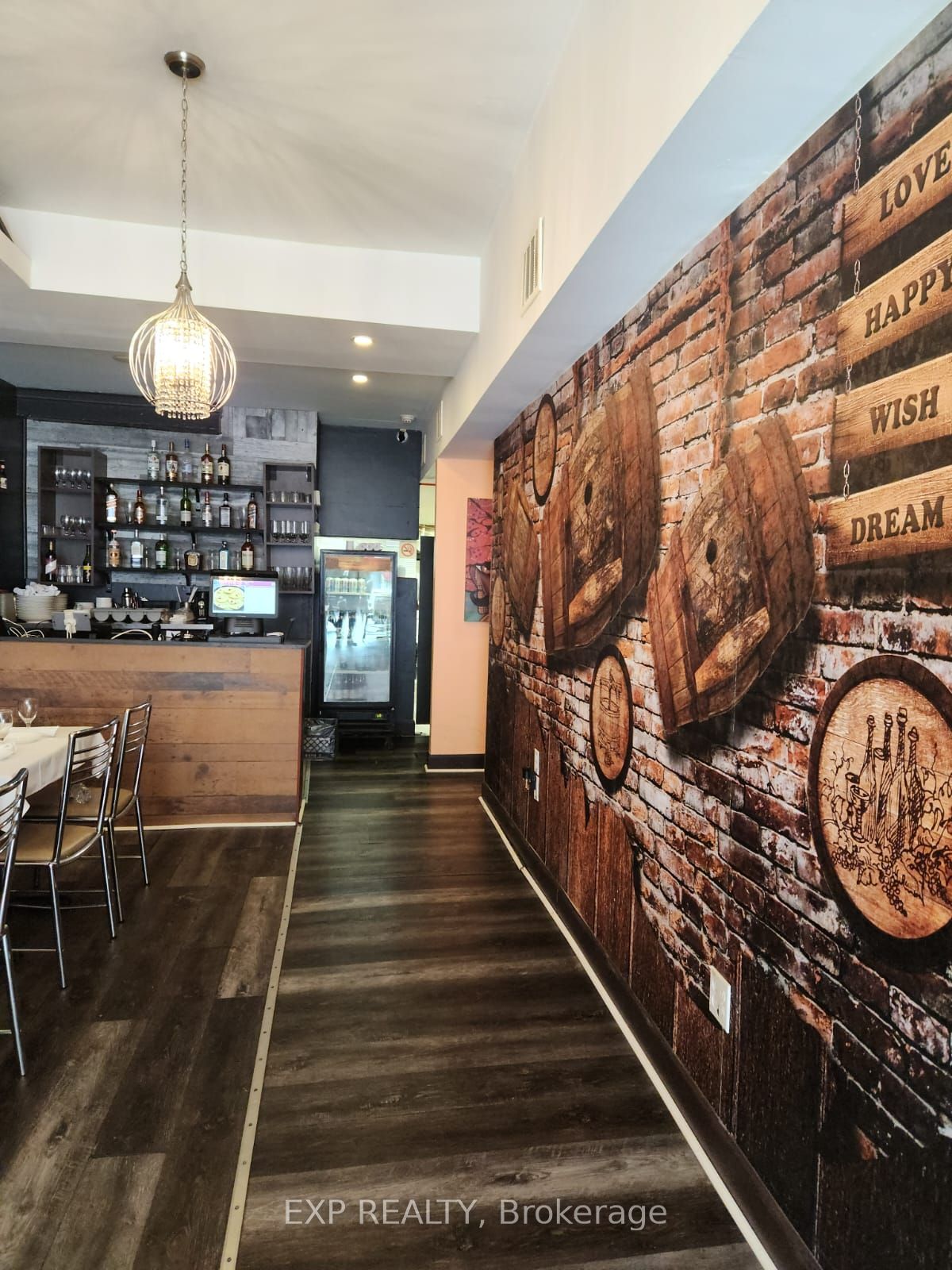 606 Bloor Street W Property Photo 17