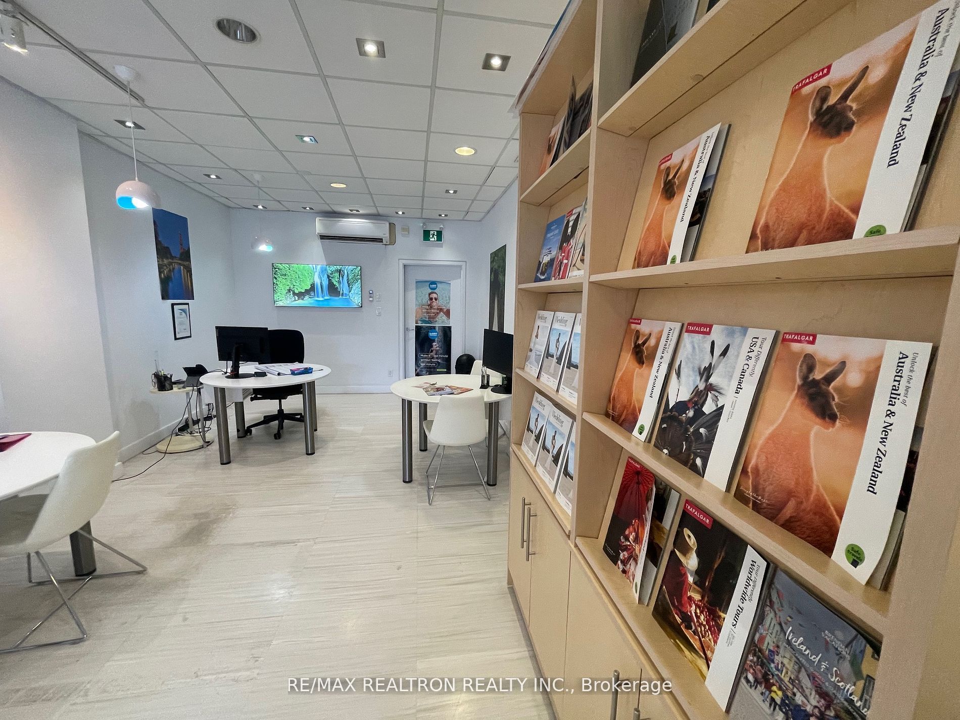 3329 Yonge Street Property Photo 6