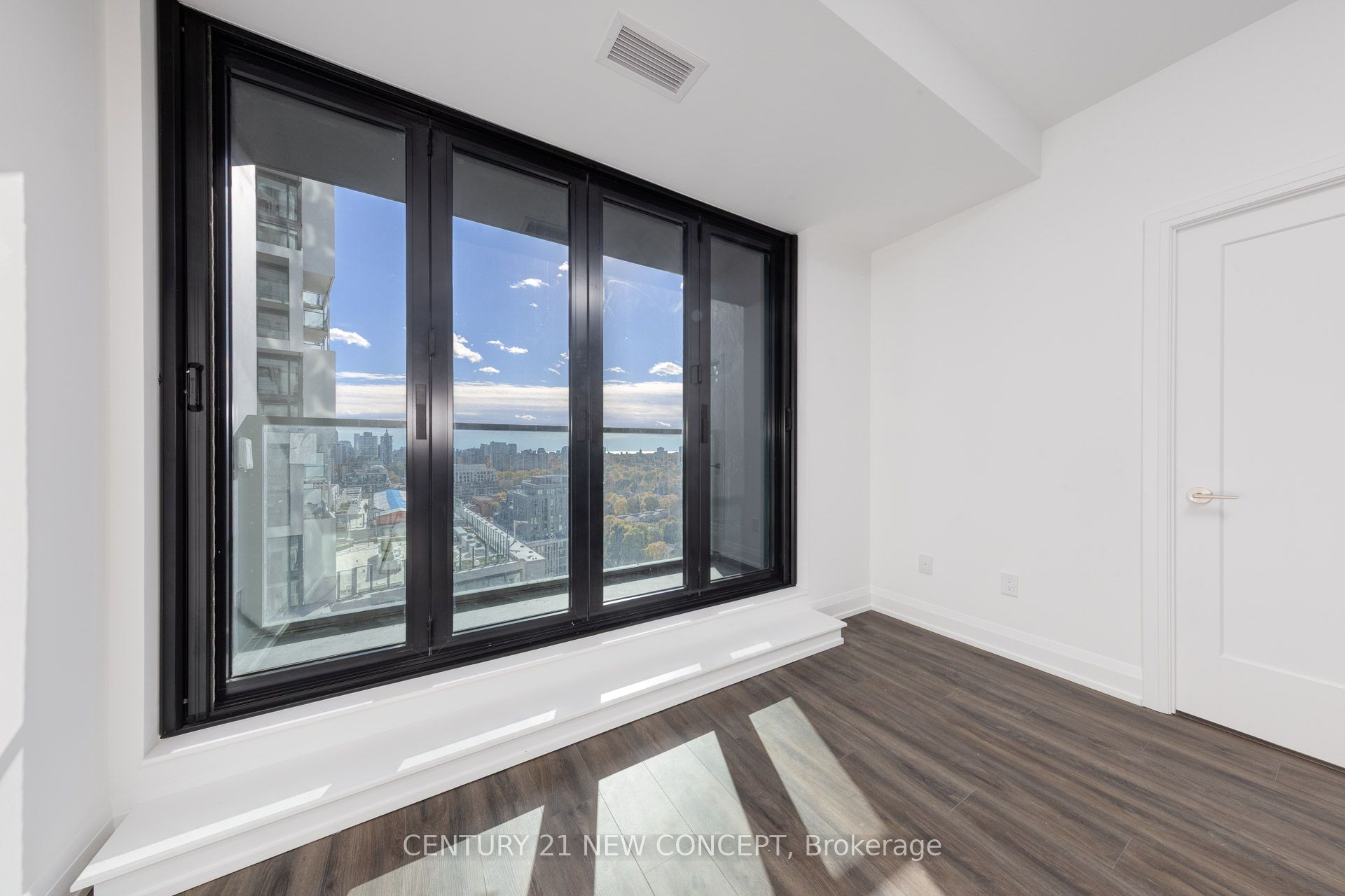 20 Soudan Avenue N 1706 Property Photo 14