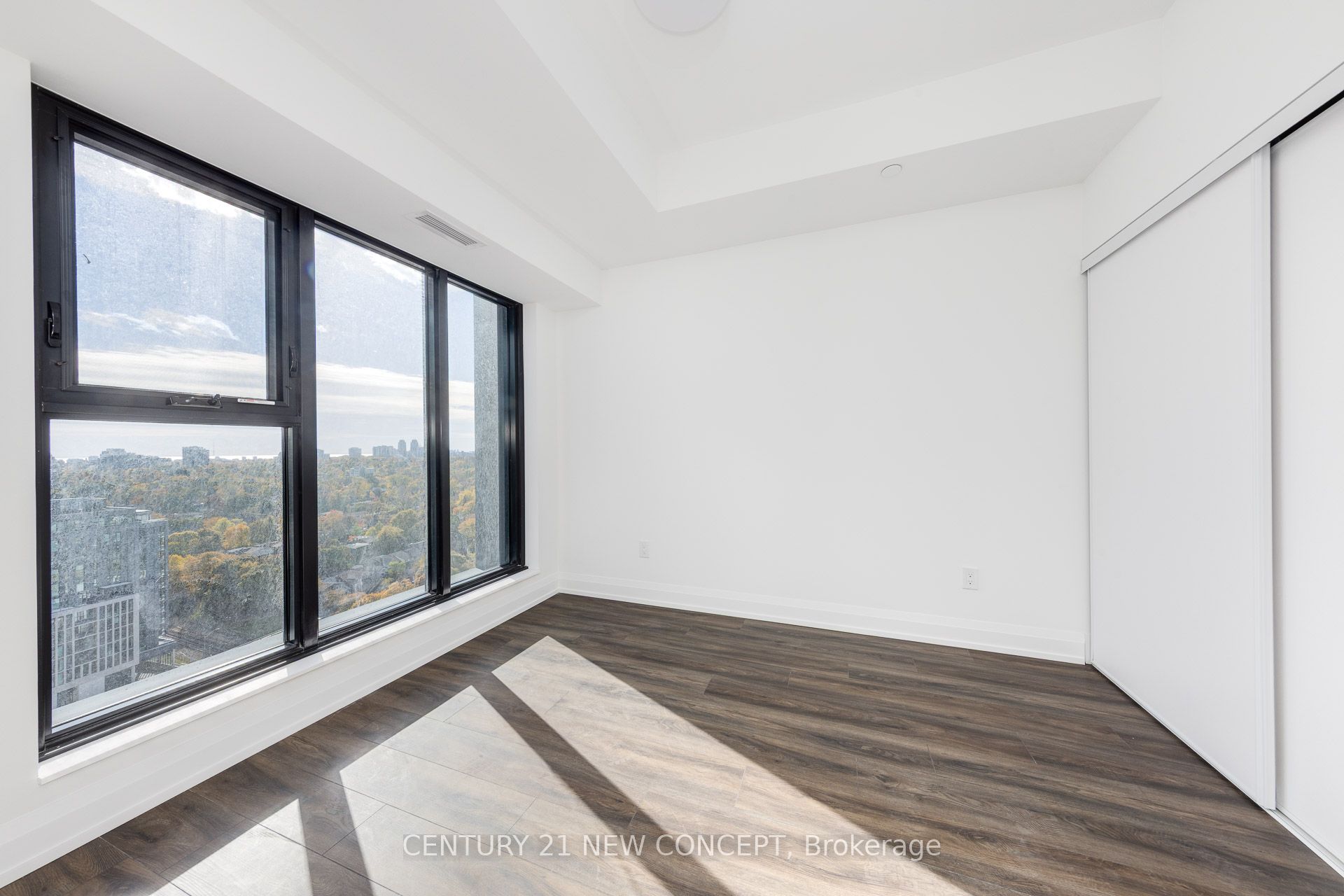 20 Soudan Avenue N 1706 Property Photo 18