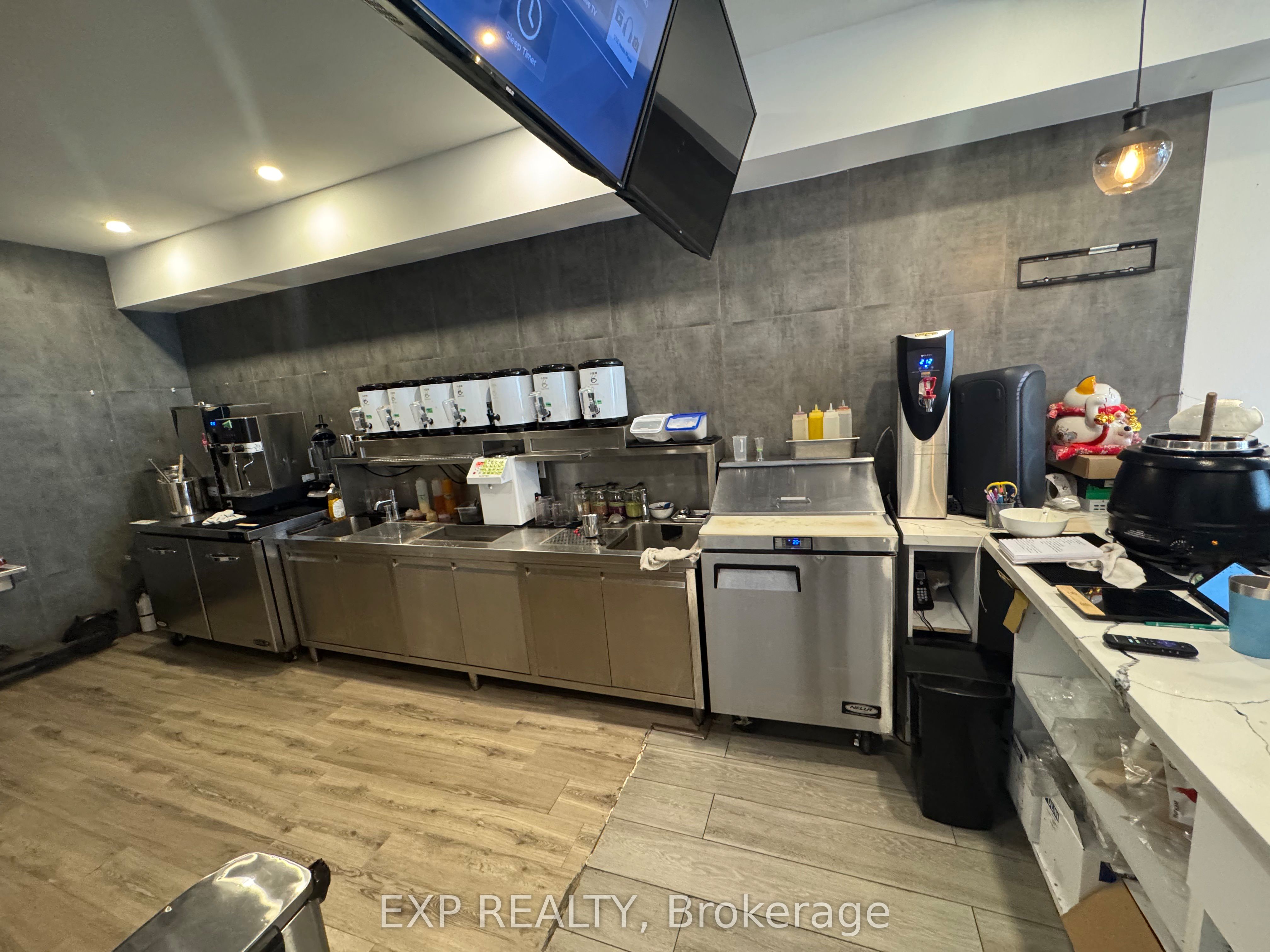 287 College Street Property Photo 6