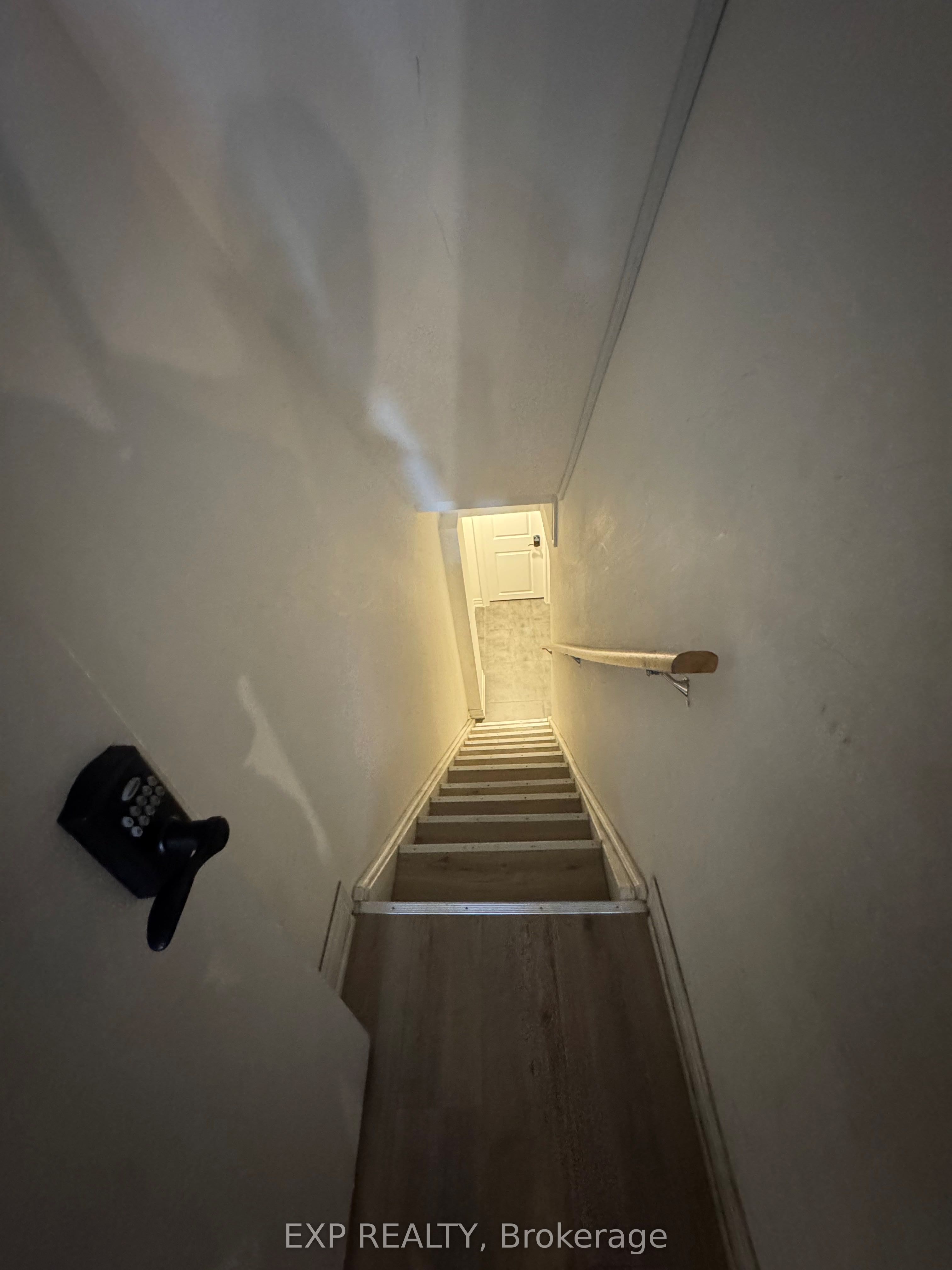 287 College Street Property Photo 7