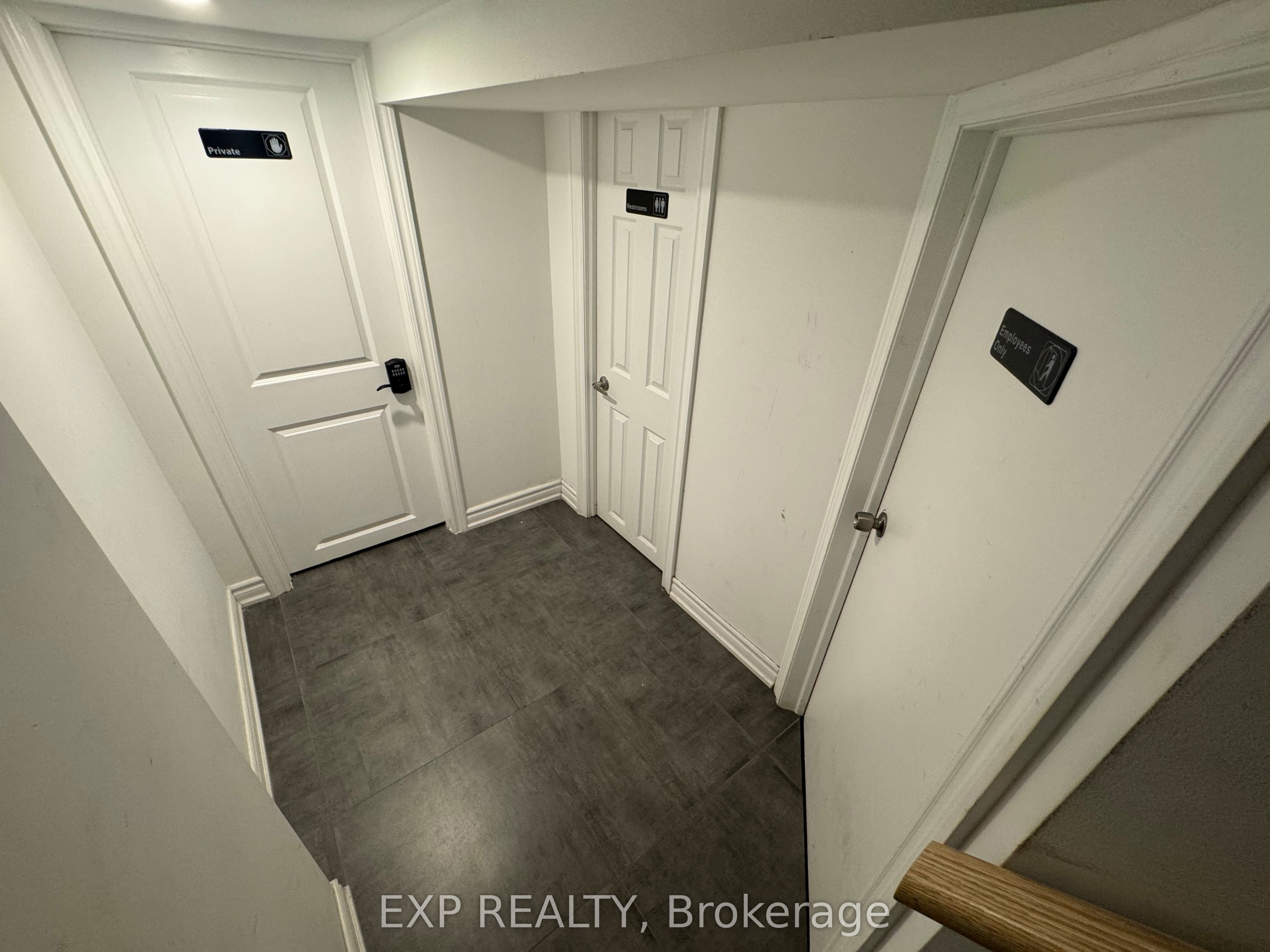 287 College Street Property Photo 8