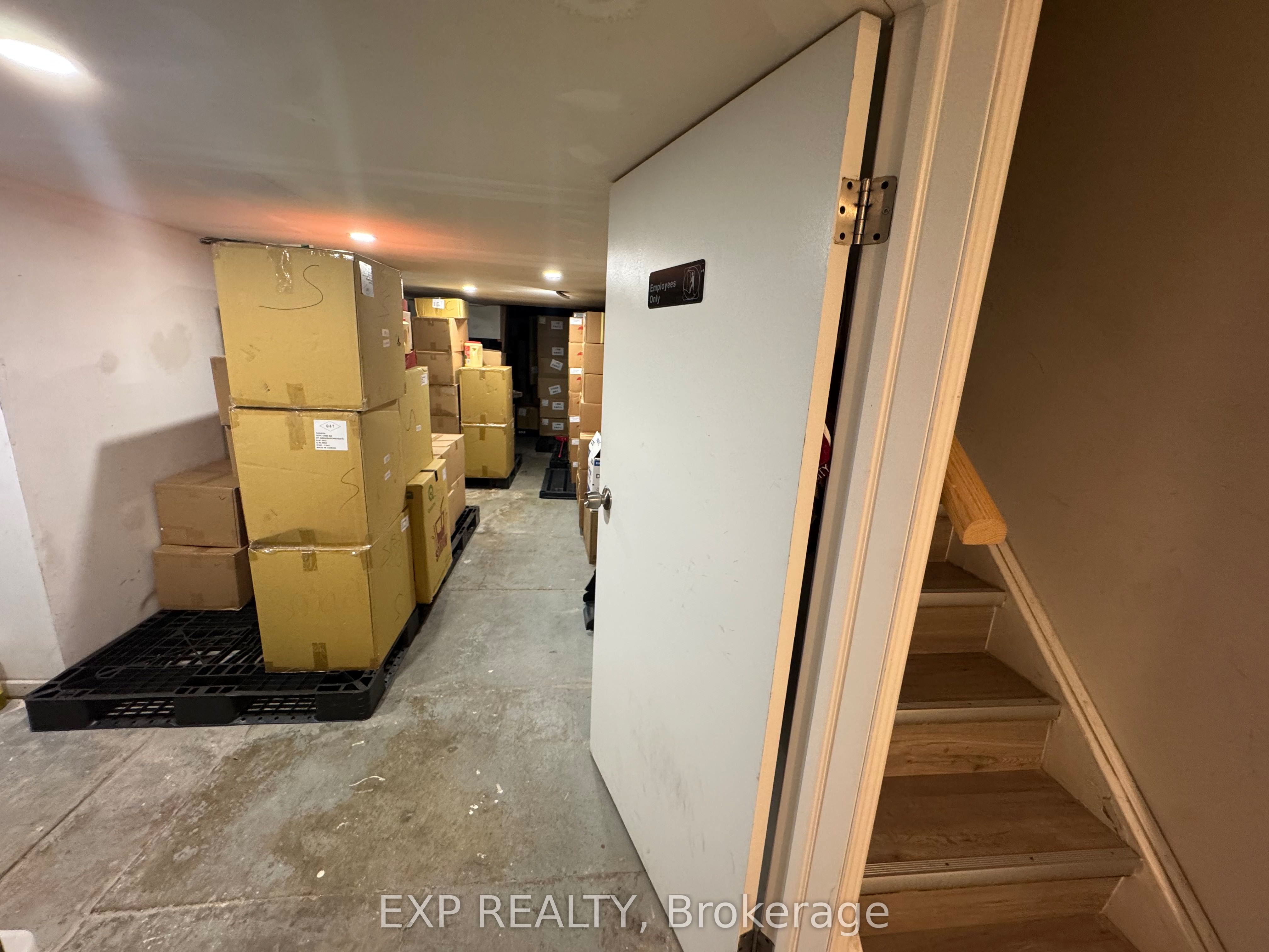 287 College Street Property Photo 9