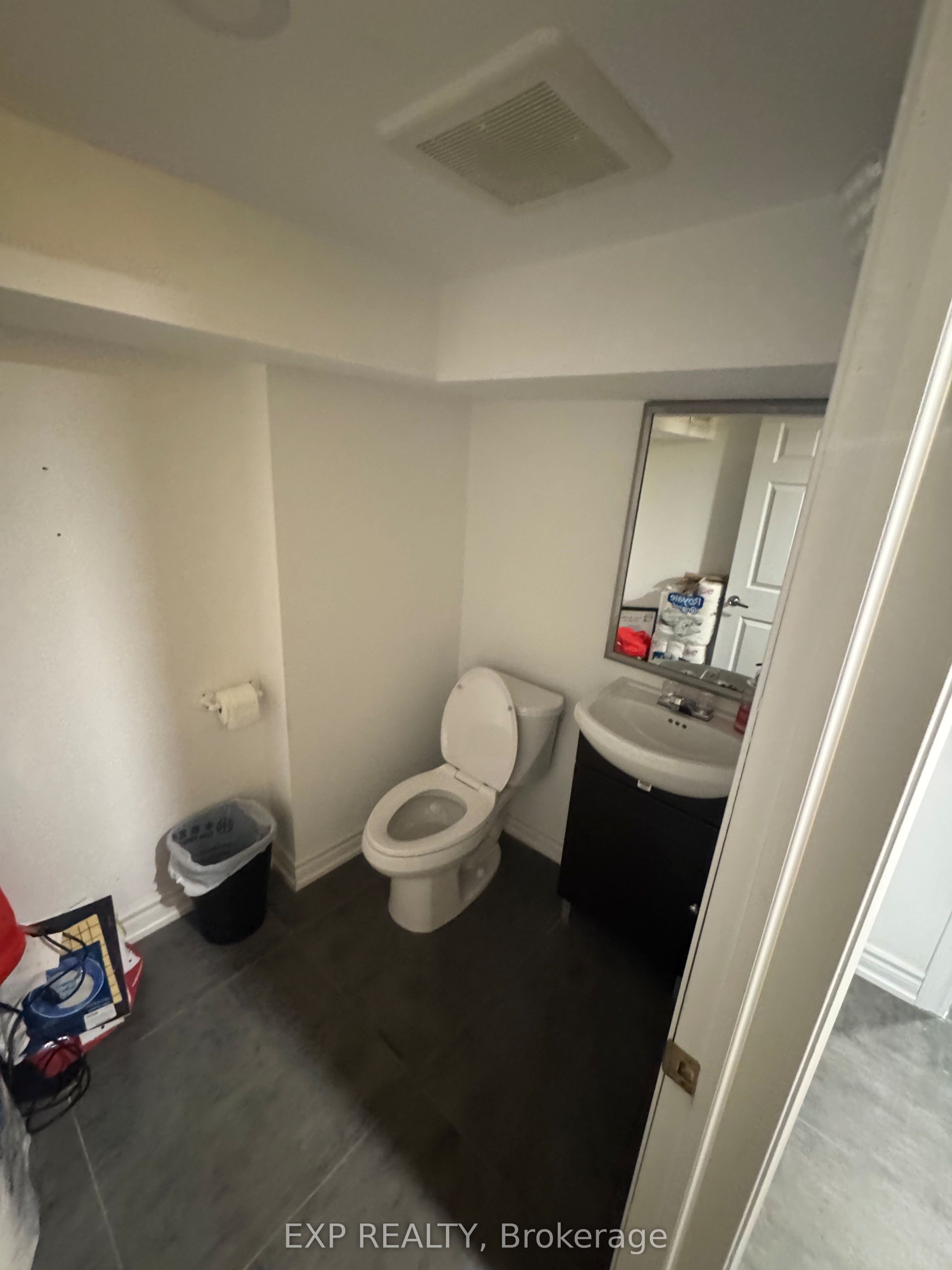 287 College Street Property Photo 12