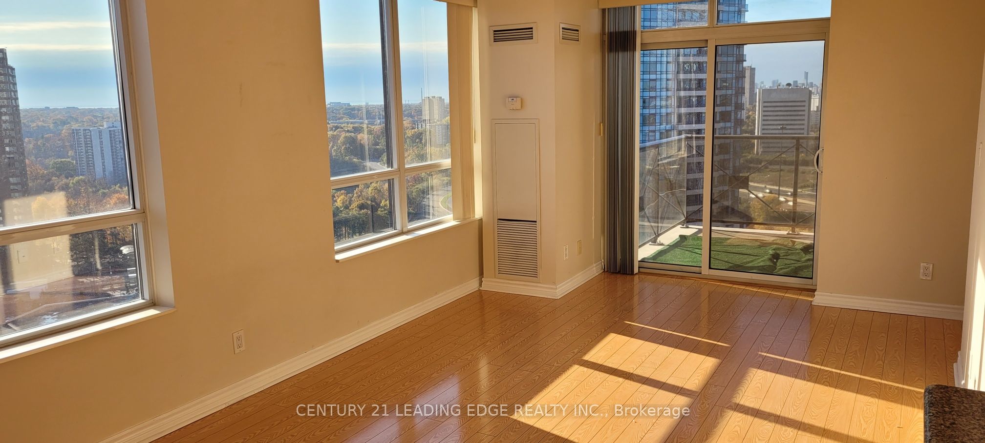 135 Wynford Drive 1803 Property Photo 6