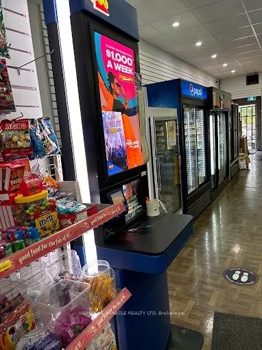 963 Eglinton Avenue W Property Photo 9