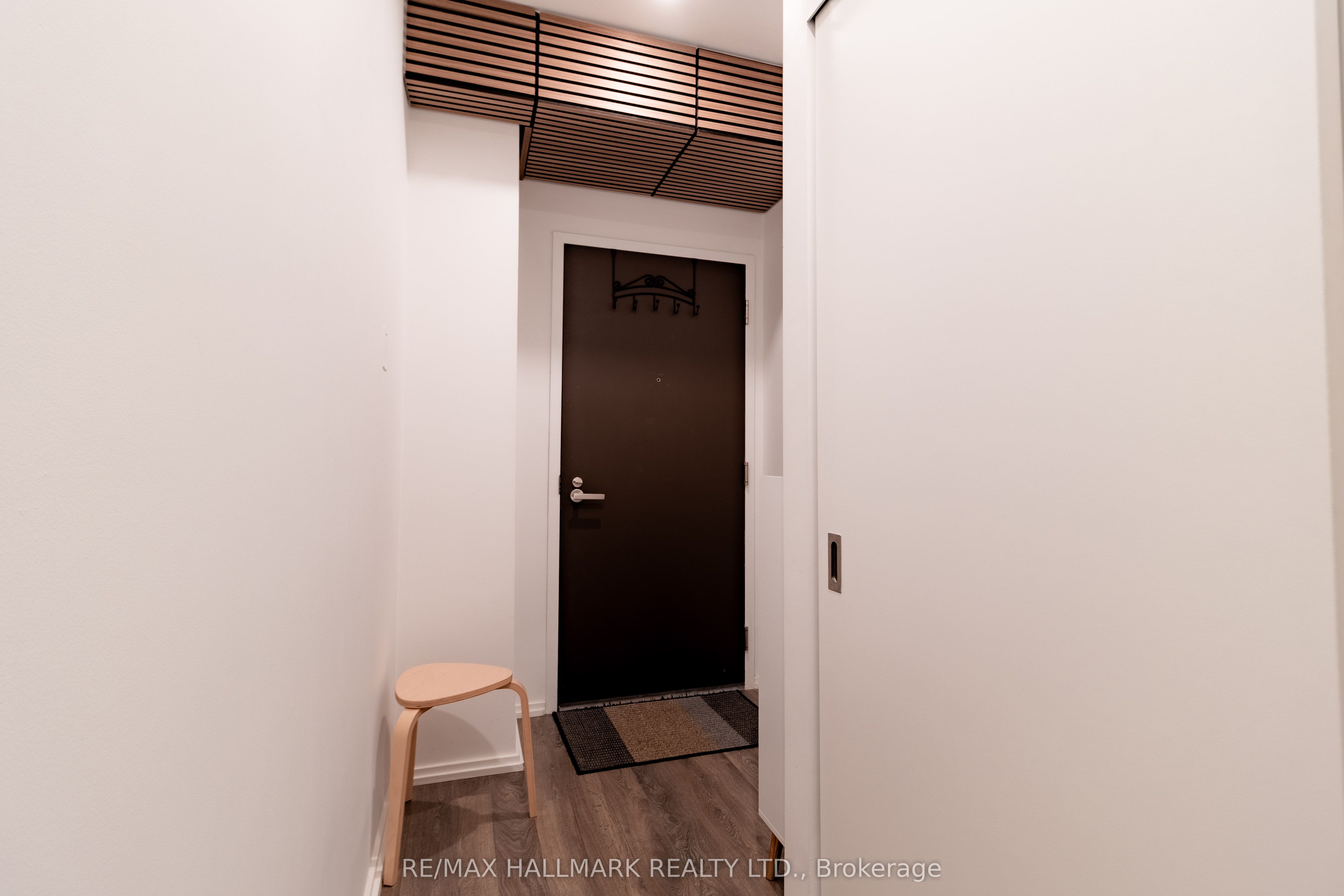 197 Yonge Street 1105 Property Photo 2