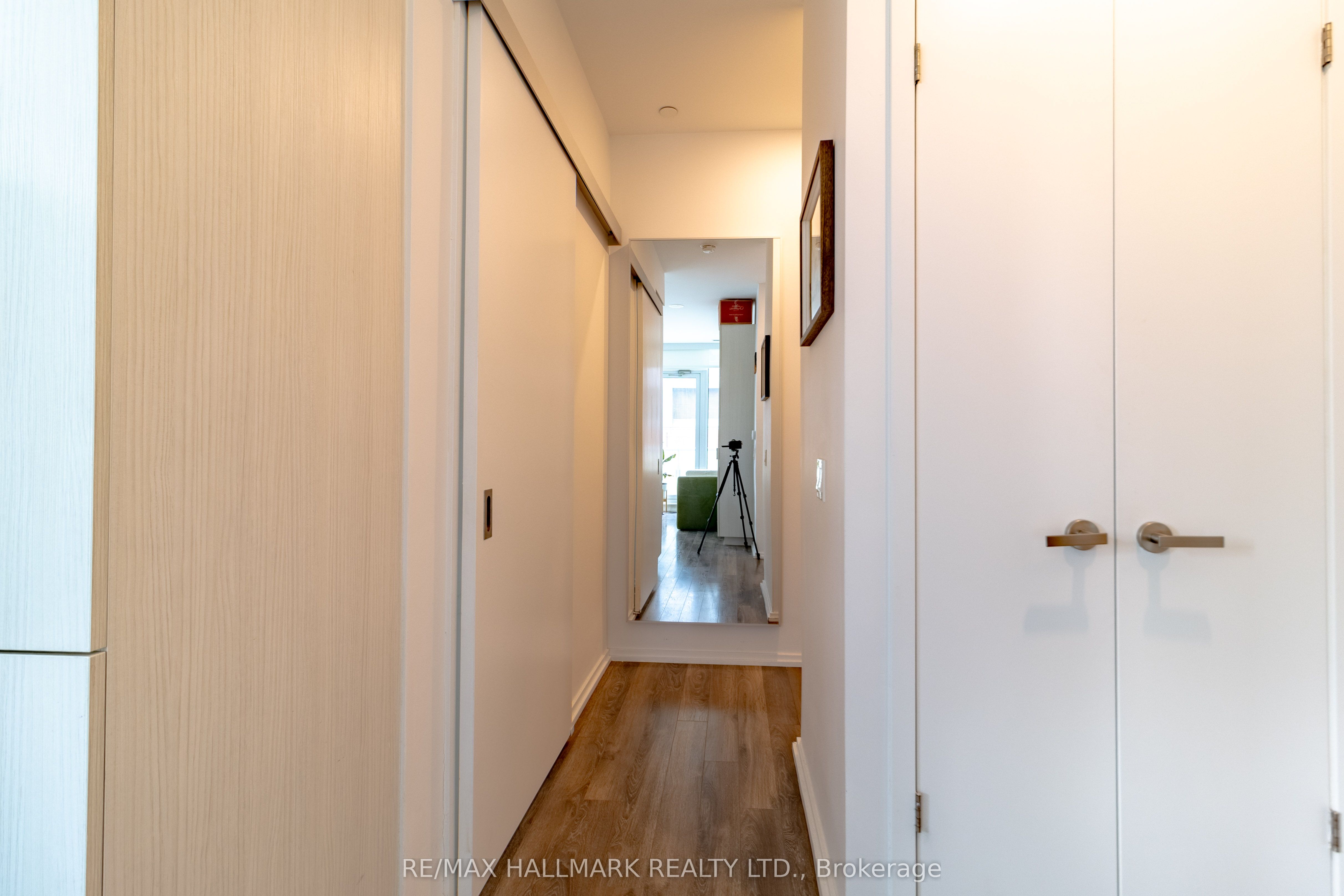 197 Yonge Street 1105 Property Photo 4