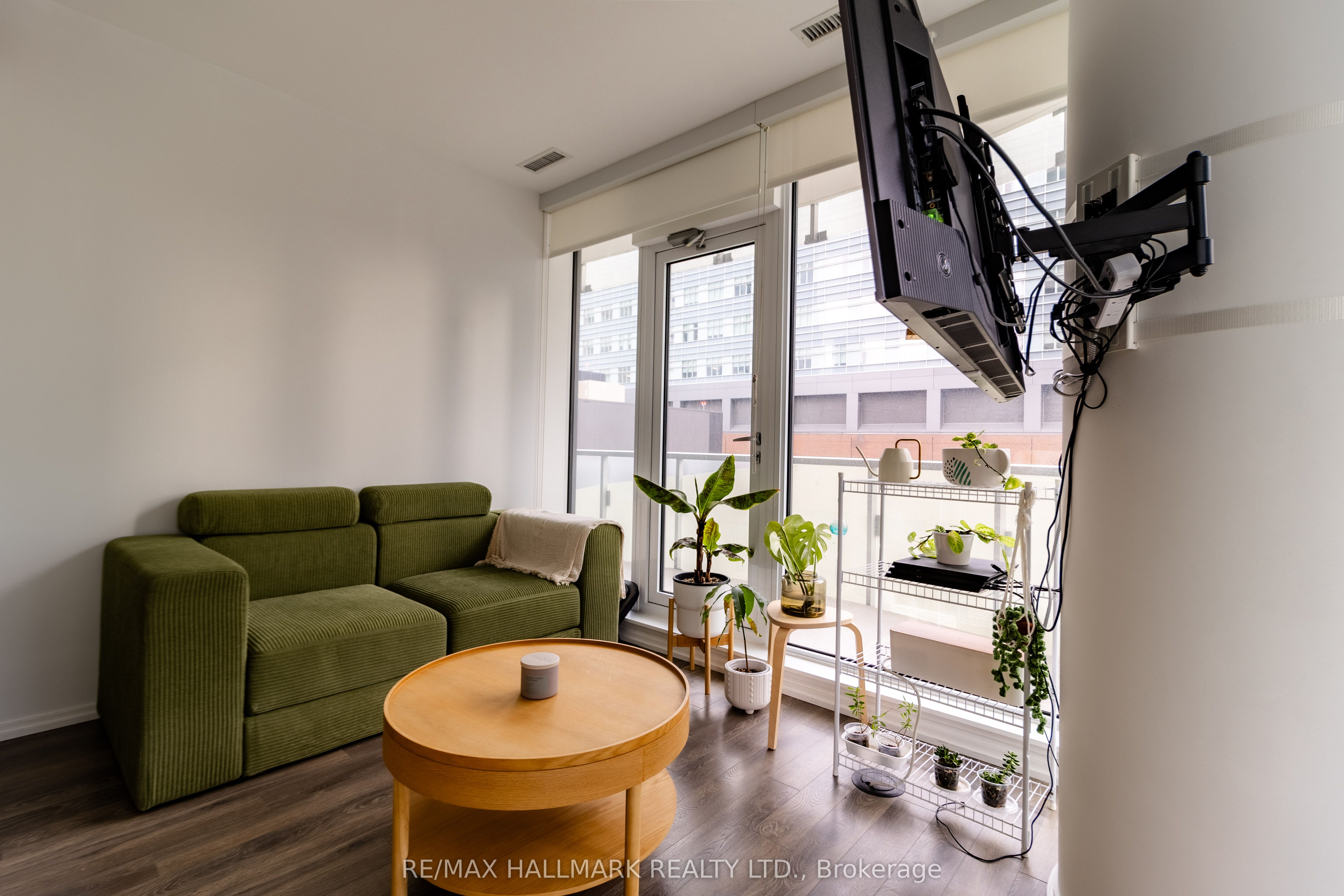 197 Yonge Street 1105 Property Photo 7