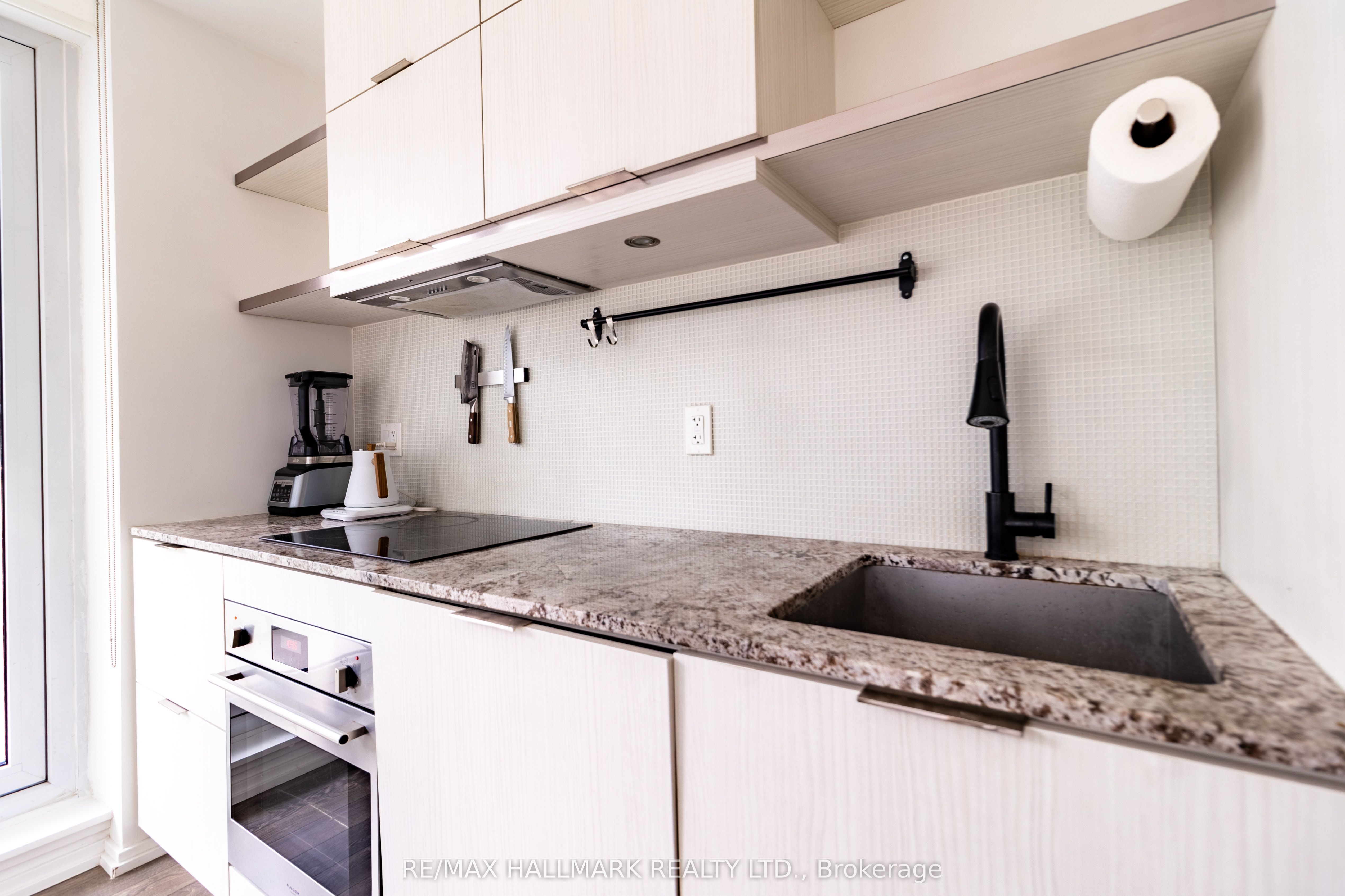 197 Yonge Street 1105 Property Photo 8