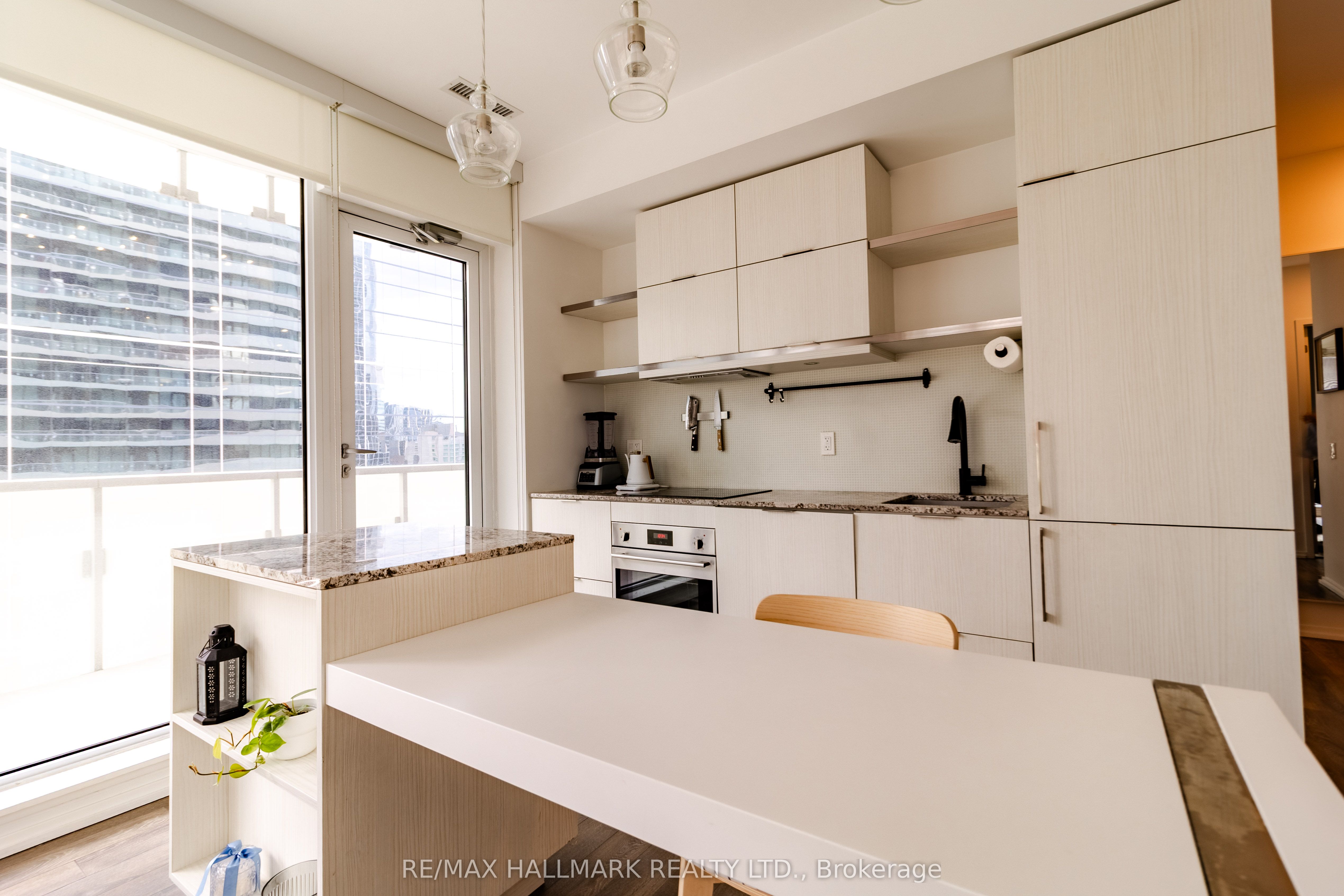 197 Yonge Street 1105 Property Photo 12