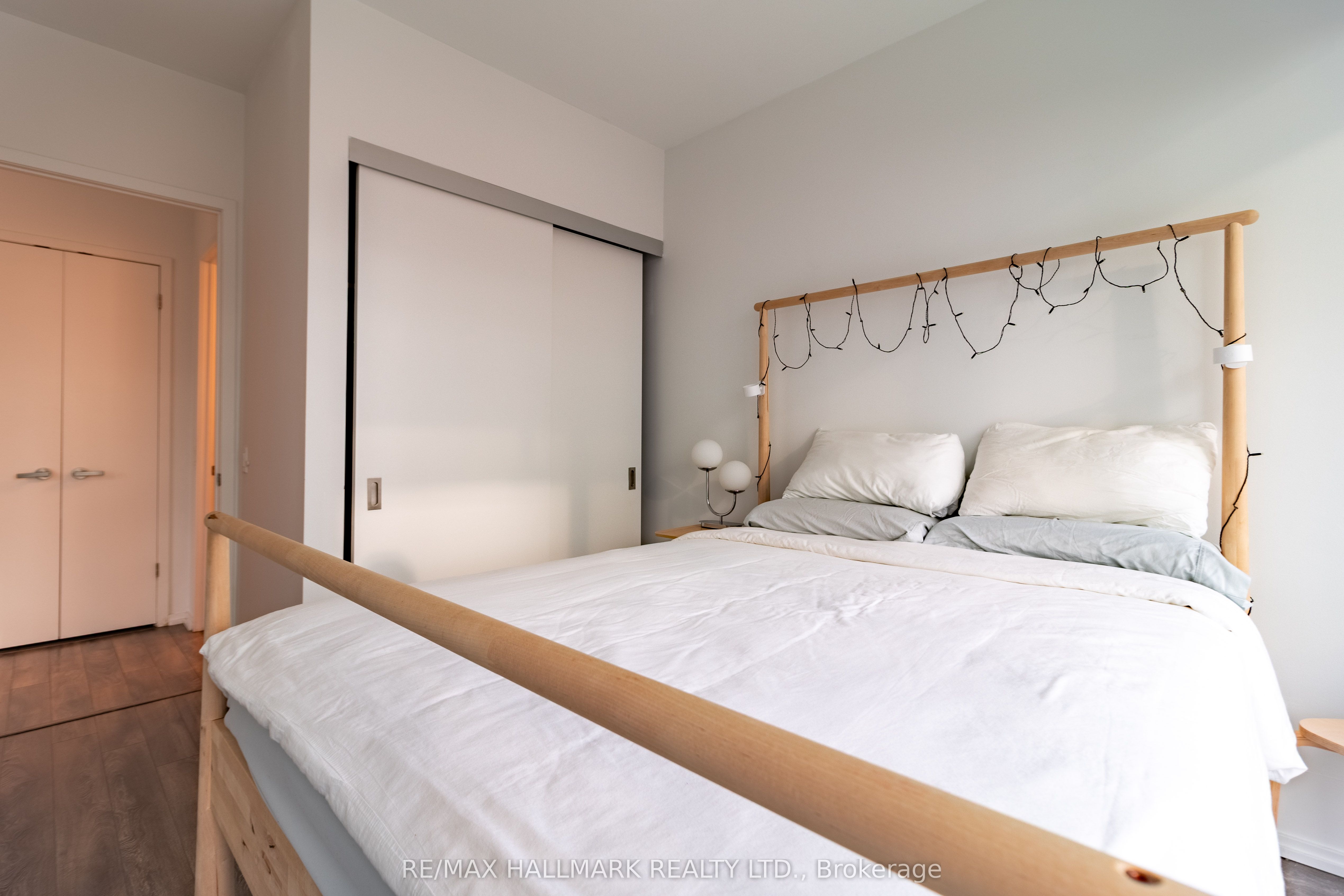 197 Yonge Street 1105 Property Photo 16