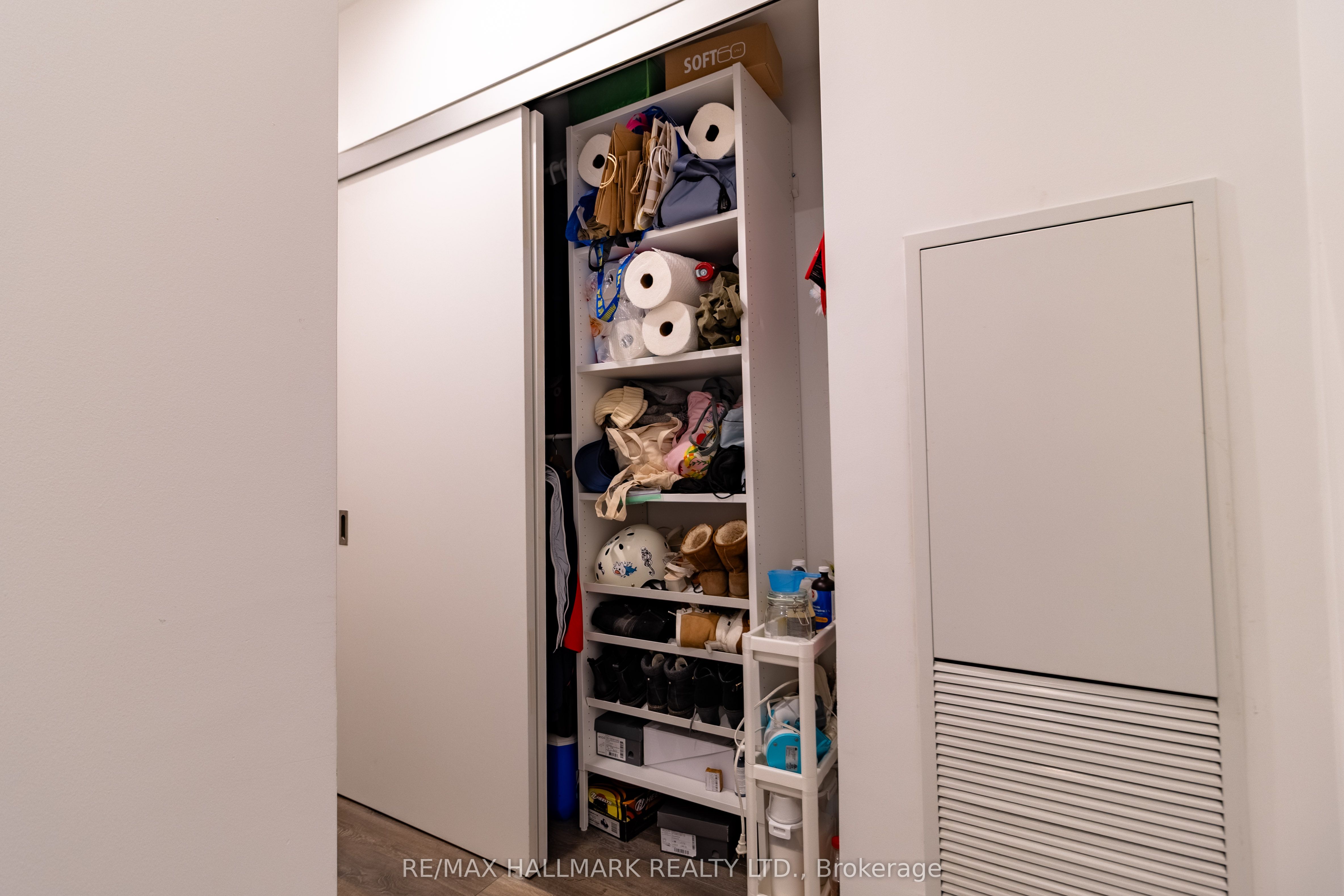 197 Yonge Street 1105 Property Photo 17