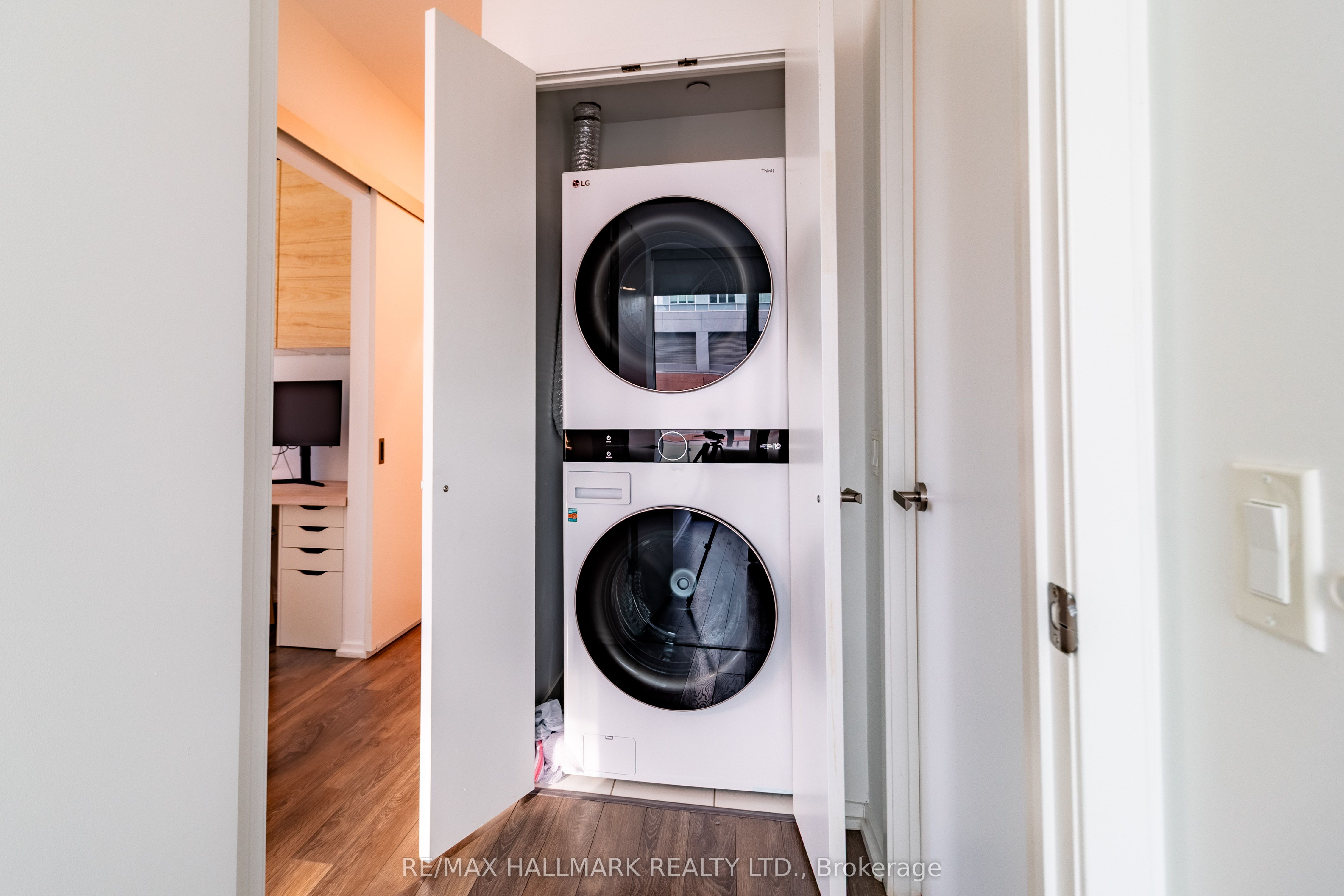 197 Yonge Street 1105 Property Photo 23