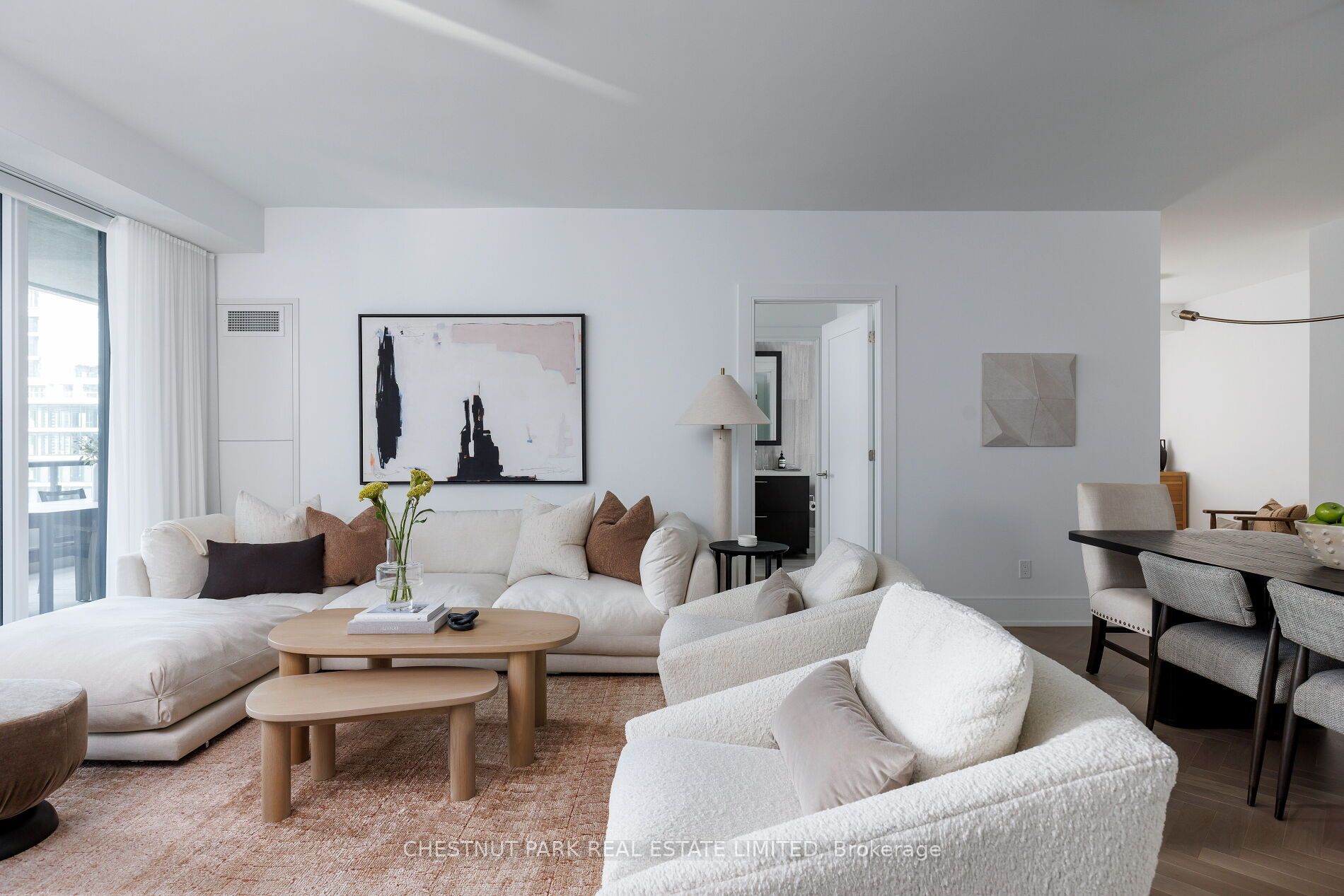 455 Wellington Street W 907 Property Photo 4