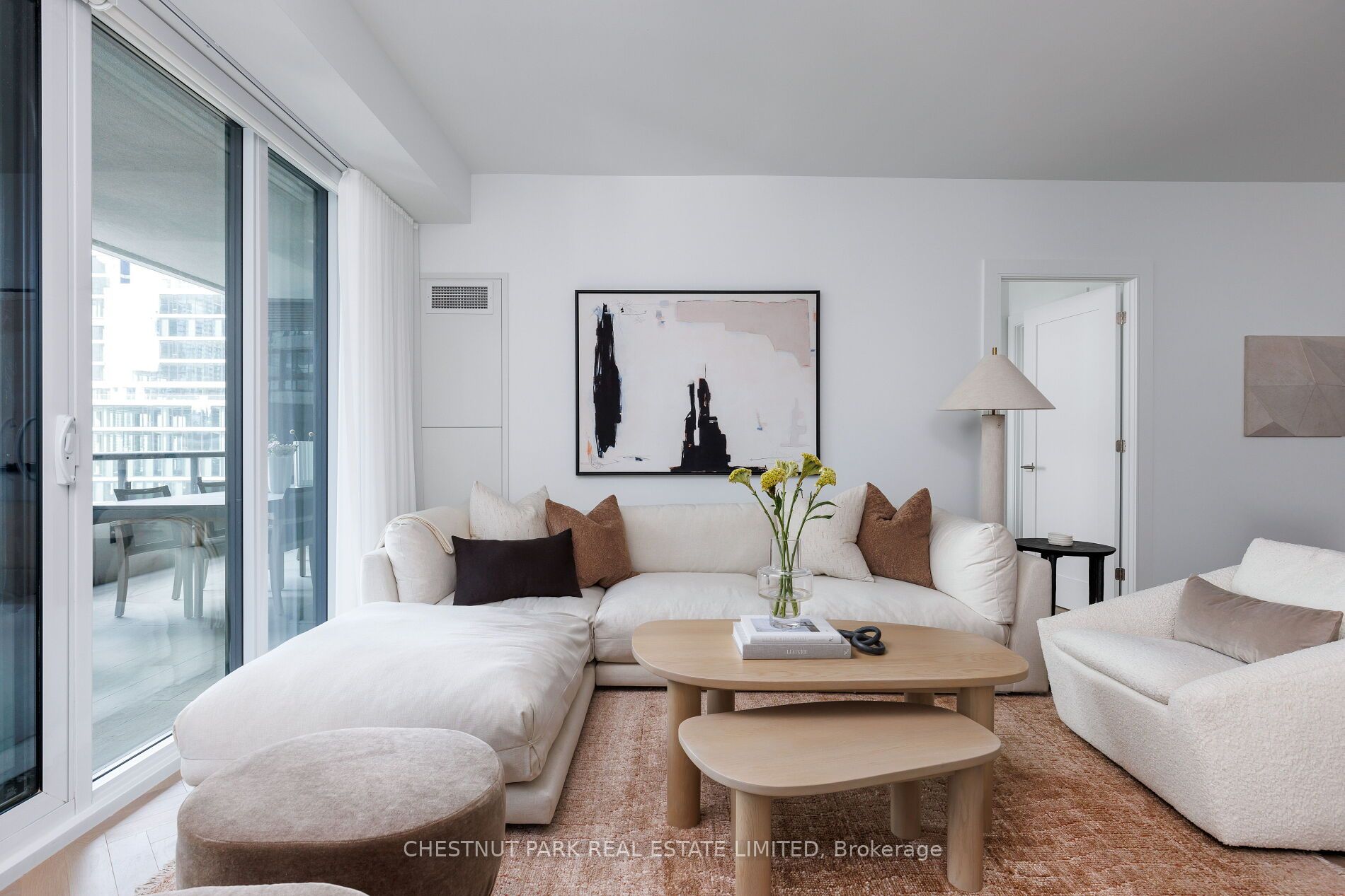 455 Wellington Street W 907 Property Photo 5