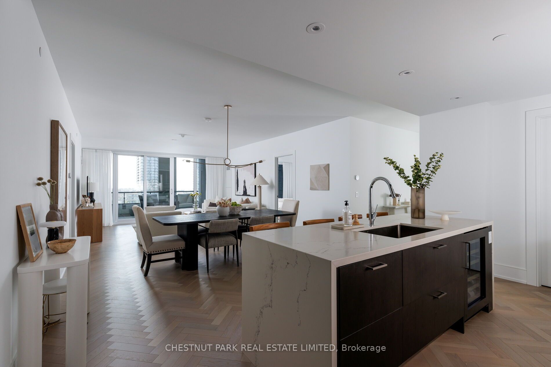 455 Wellington Street W 907 Property Photo 7