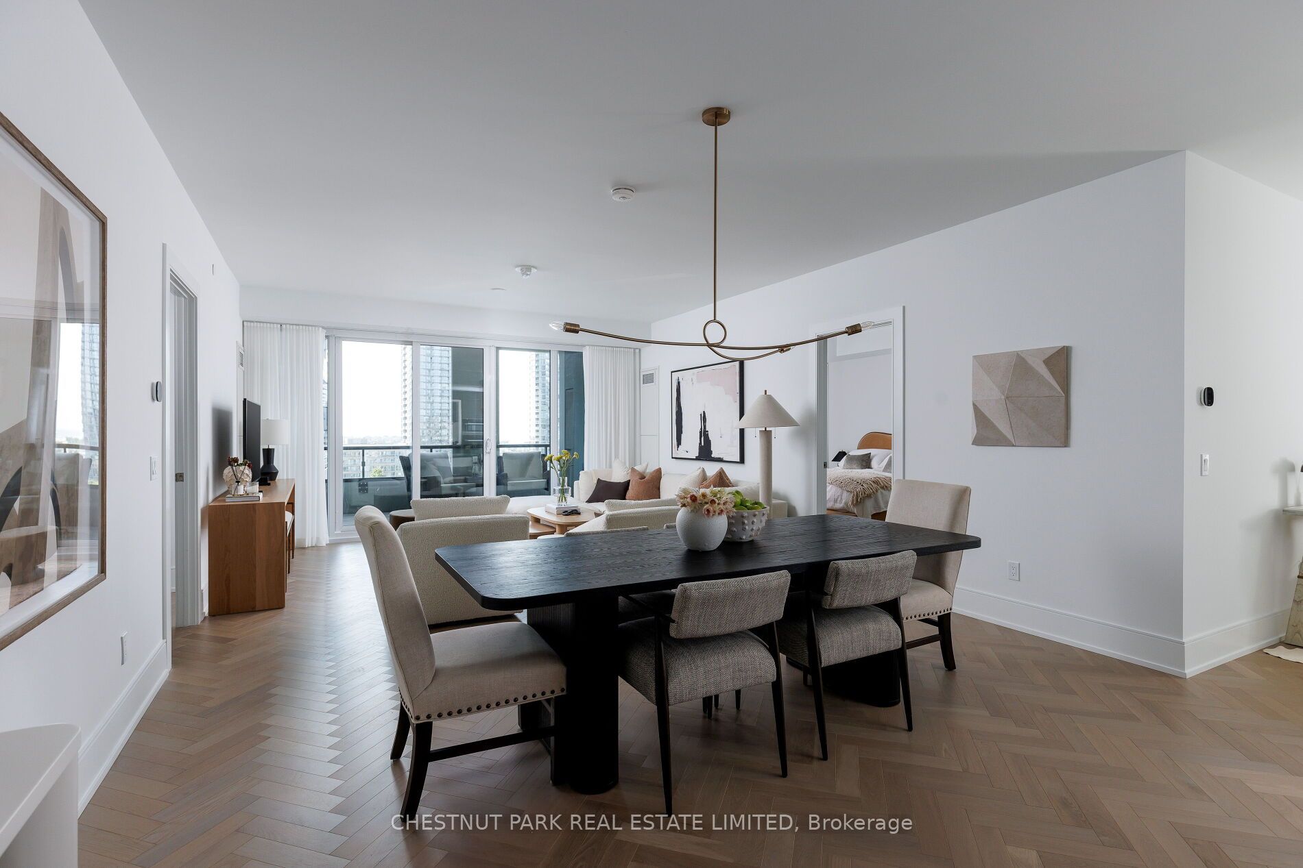 455 Wellington Street W 907 Property Photo 8