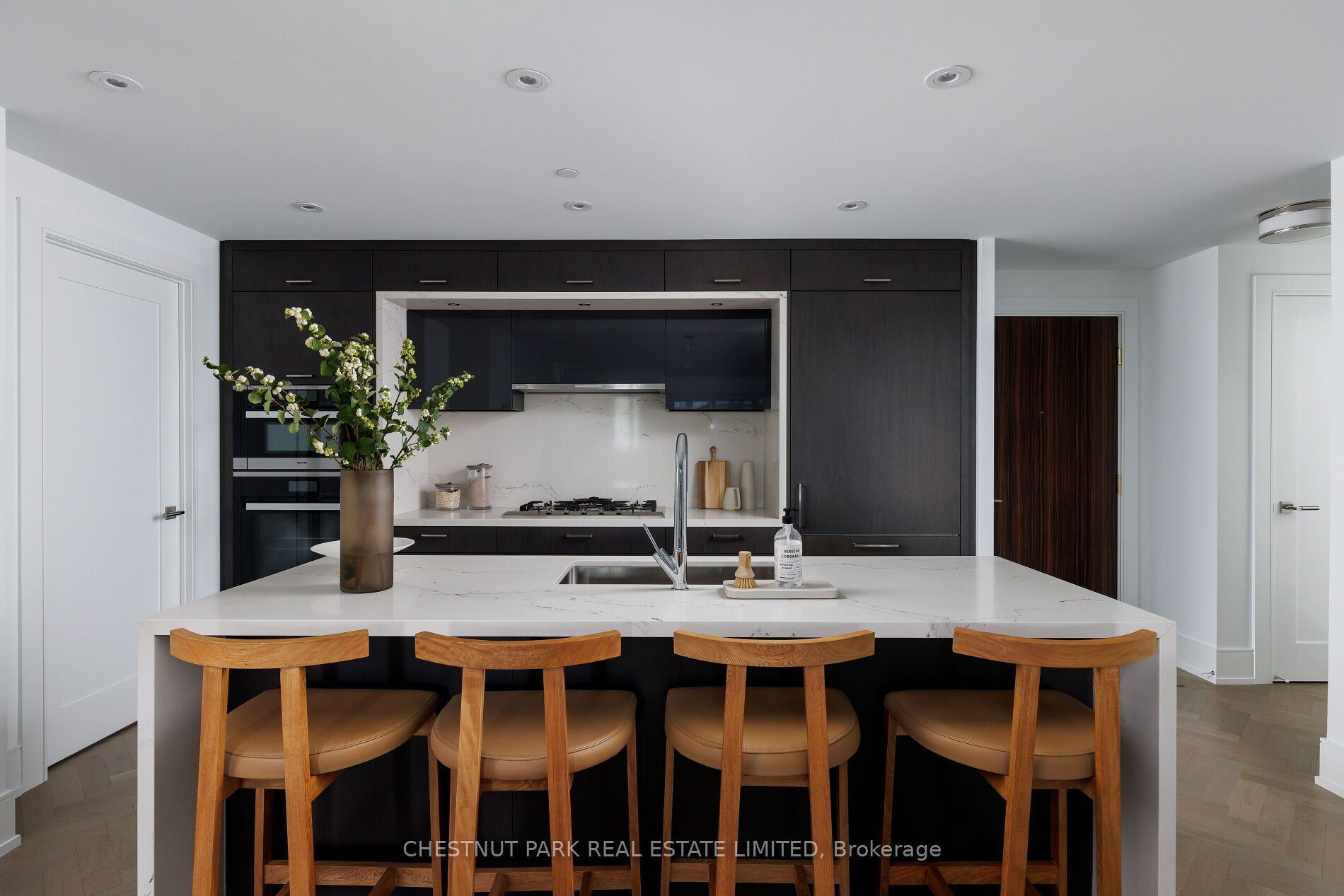 455 Wellington Street W 907 Property Photo 9