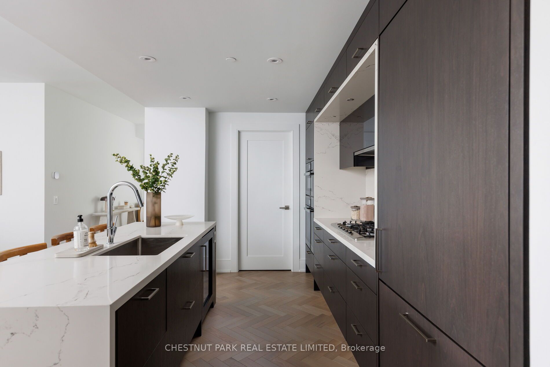 455 Wellington Street W 907 Property Photo 11