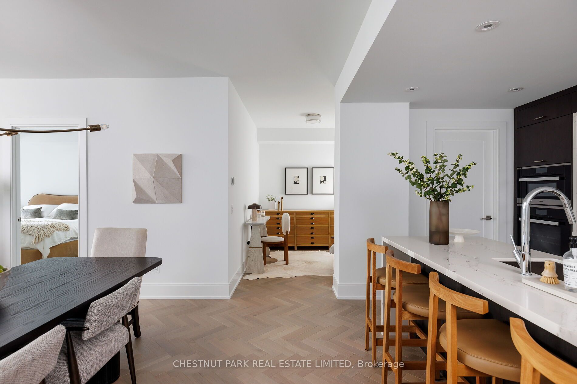 455 Wellington Street W 907 Property Photo 12