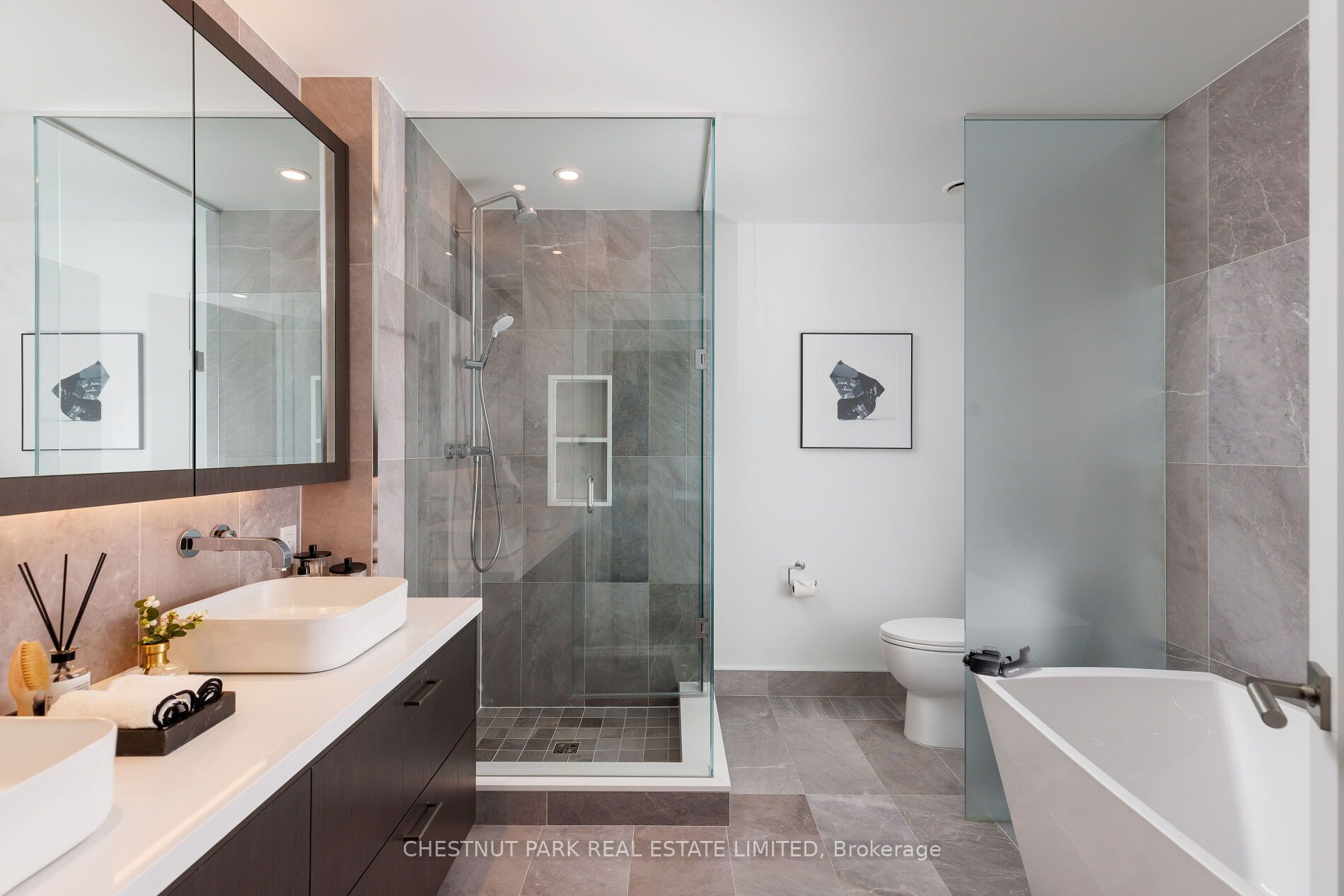 455 Wellington Street W 907 Property Photo 17