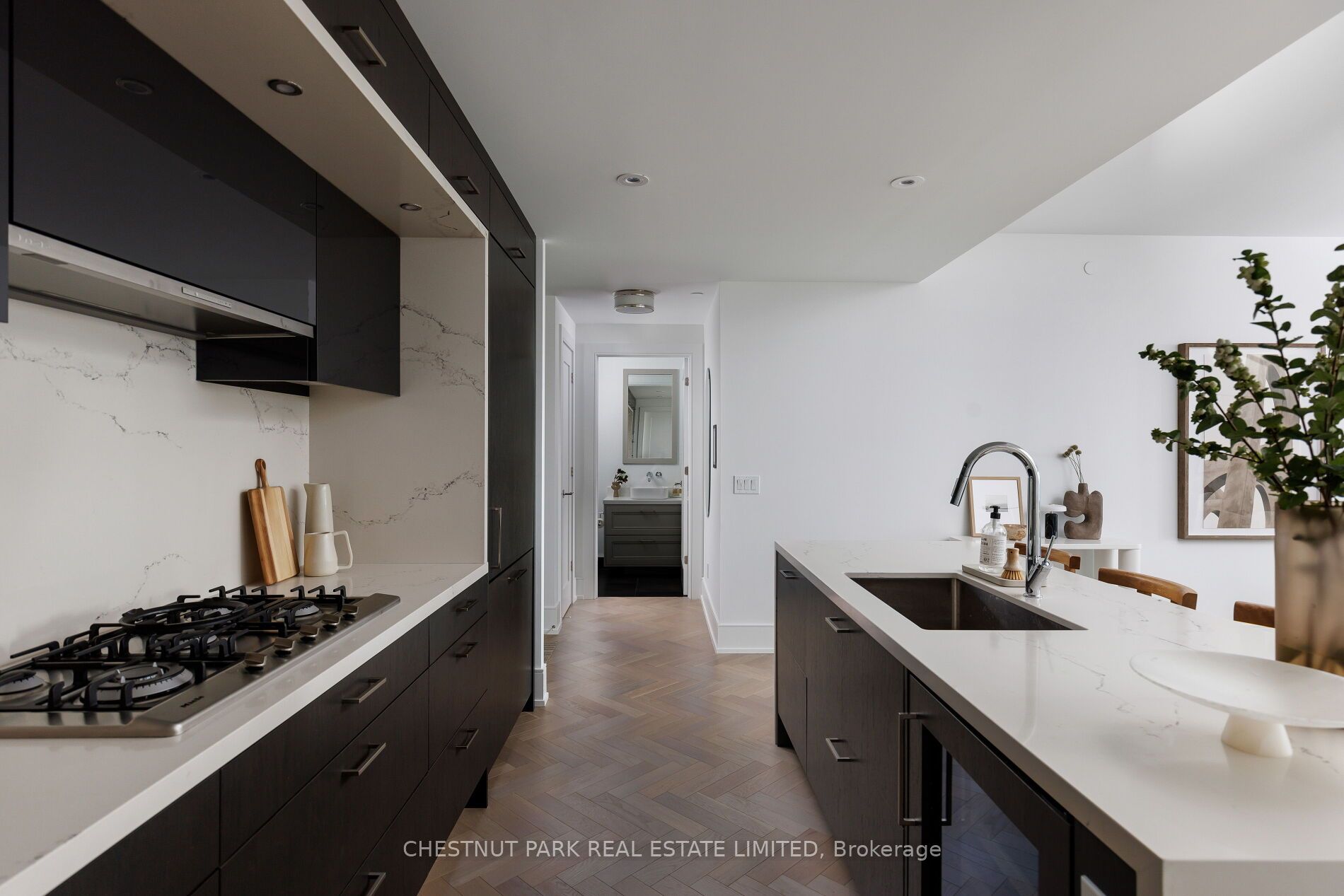 455 Wellington Street W 907 Property Photo 23