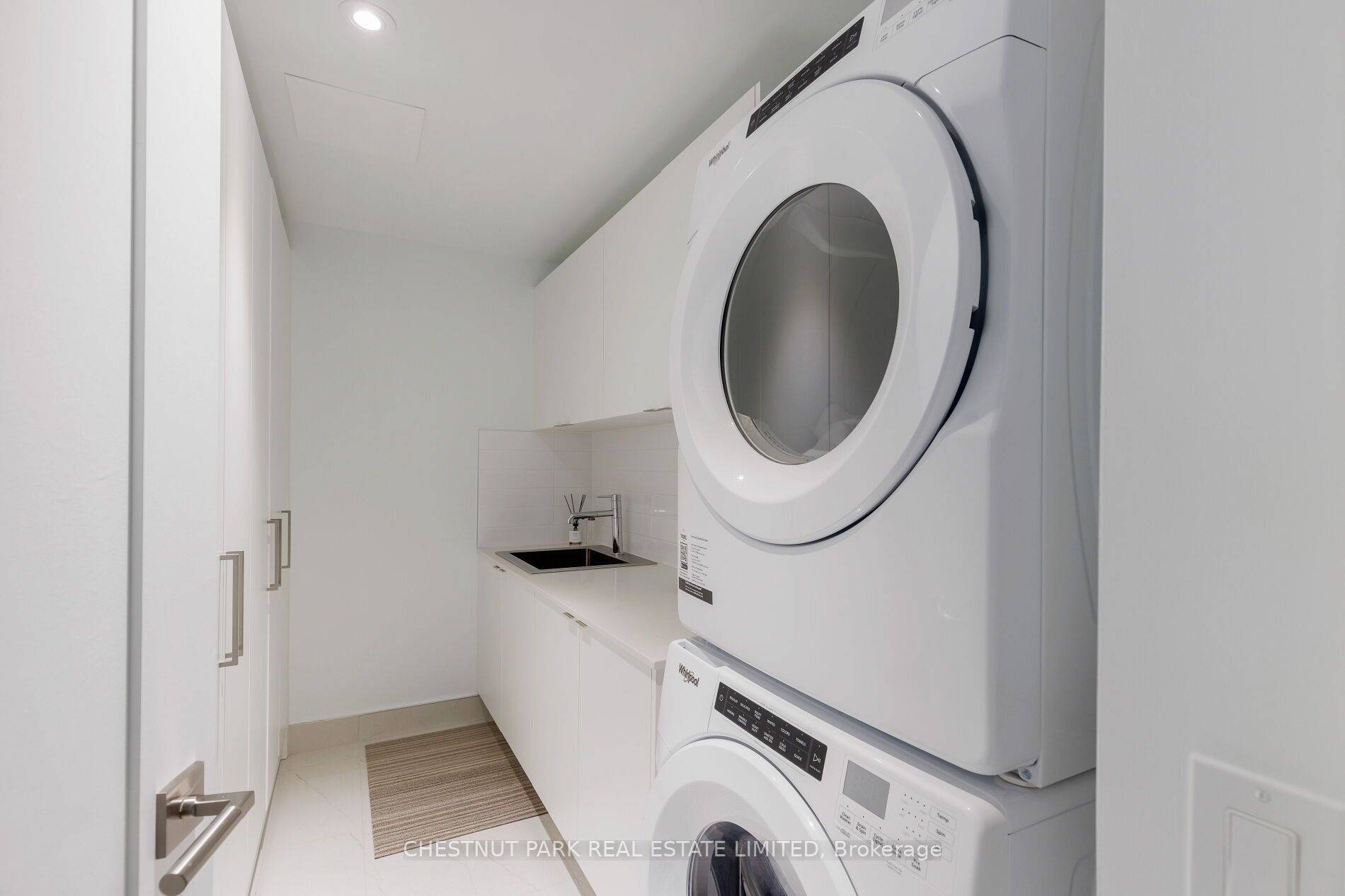 455 Wellington Street W 907 Property Photo 25