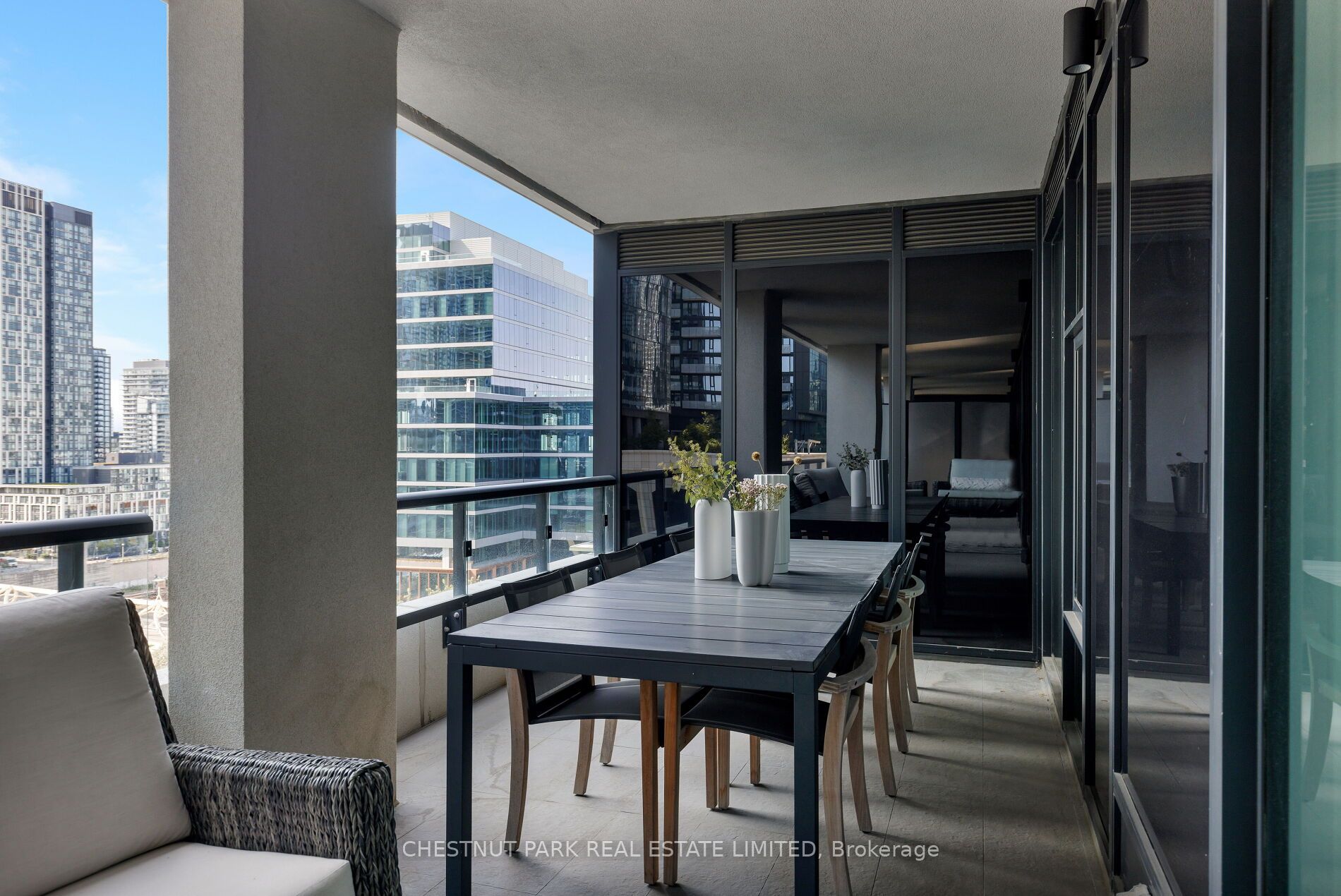 455 Wellington Street W 907 Property Photo 28