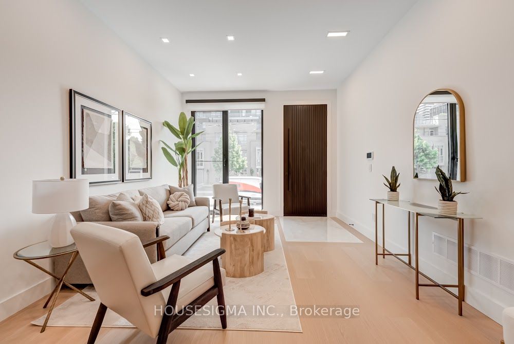 188 Duplex Avenue Property Photo 3