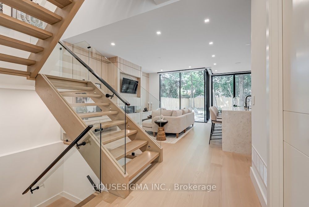 188 Duplex Avenue Property Photo 8