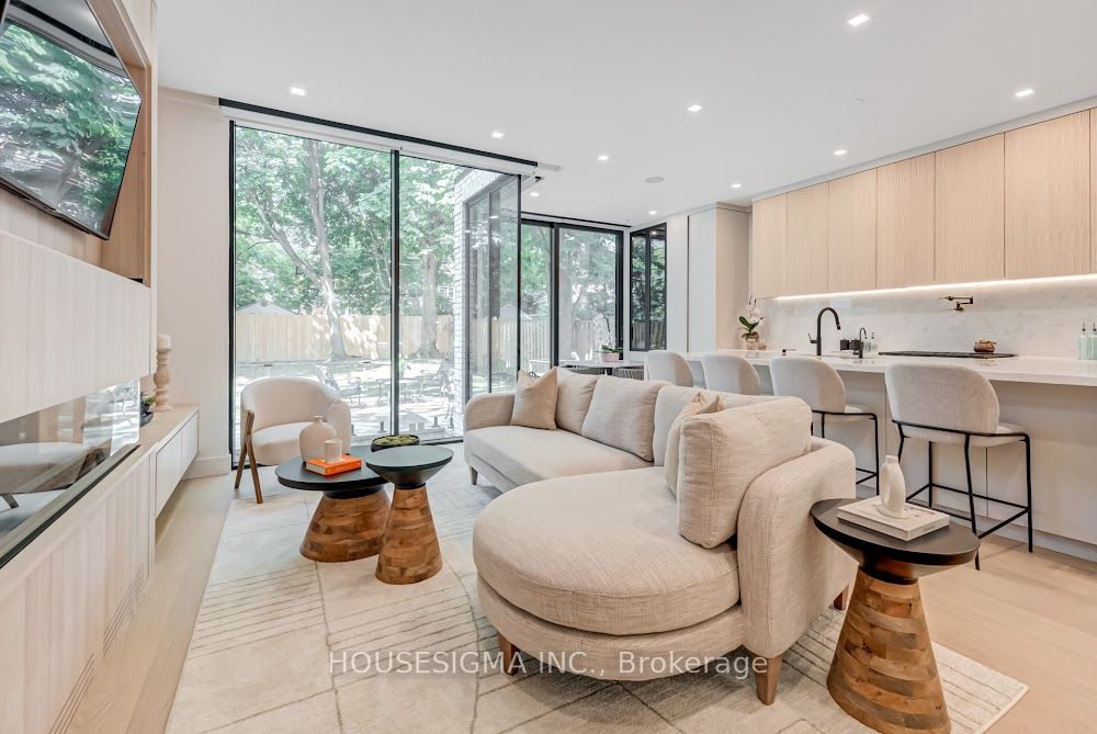 188 Duplex Avenue Property Photo 10