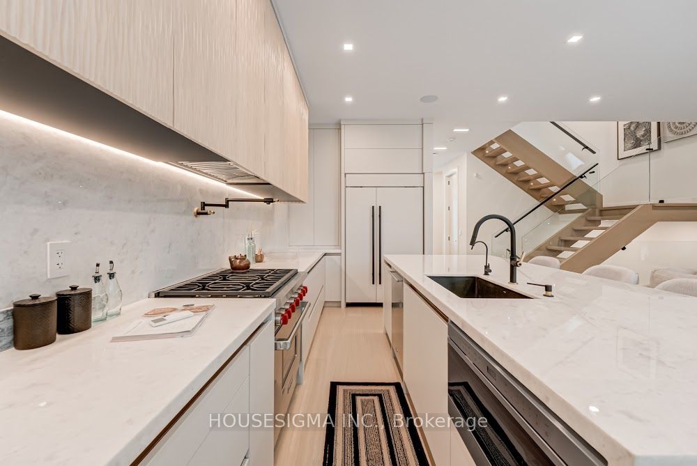 188 Duplex Avenue Property Photo 13