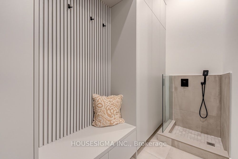 188 Duplex Avenue Property Photo 15