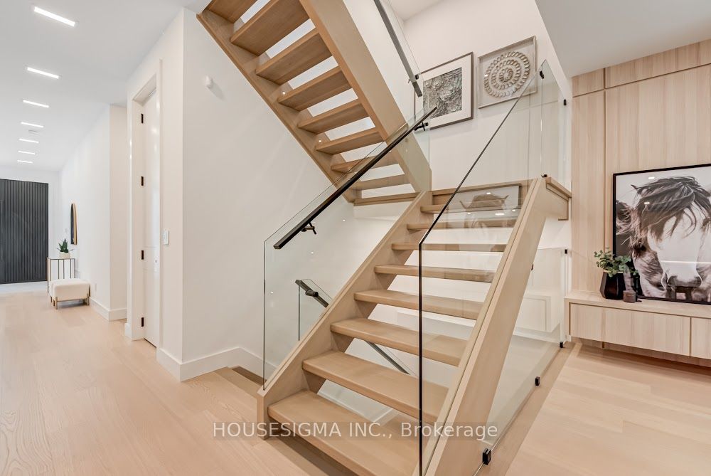 188 Duplex Avenue Property Photo 17