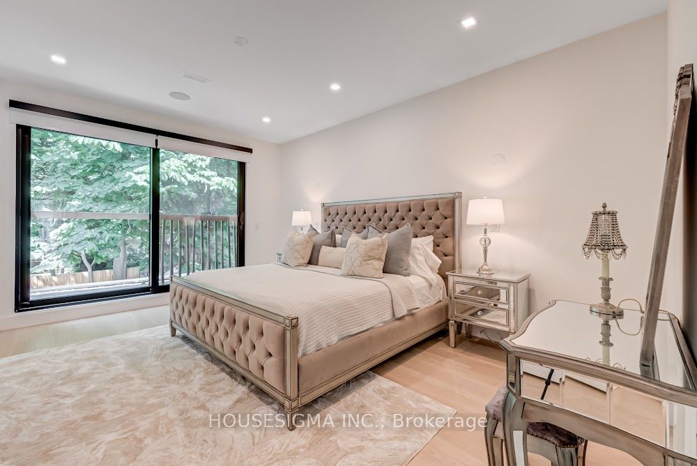 188 Duplex Avenue Property Photo 21