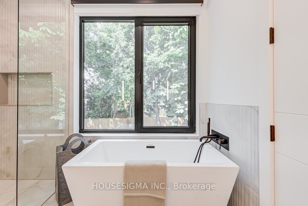 188 Duplex Avenue Property Photo 23