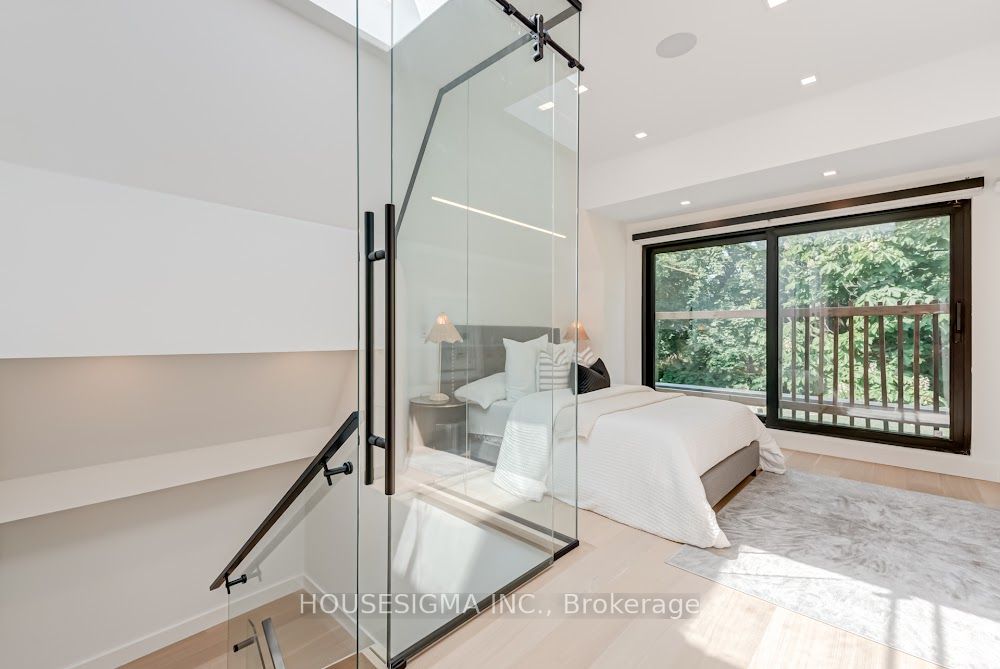 188 Duplex Avenue Property Photo 35