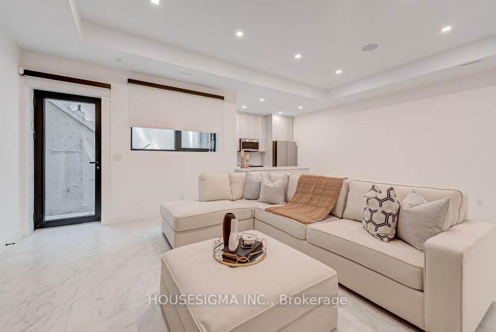 188 Duplex Avenue Property Photo 43