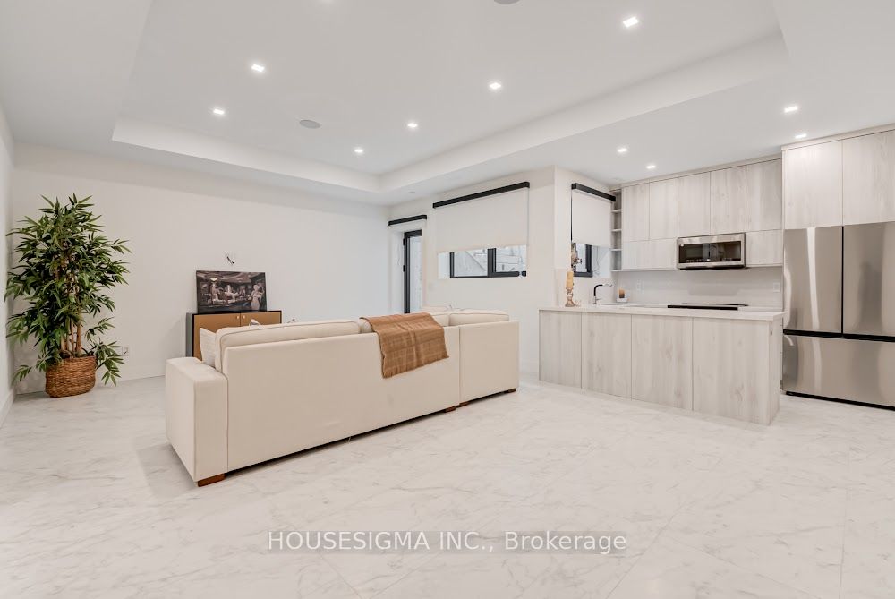 188 Duplex Avenue Property Photo 44