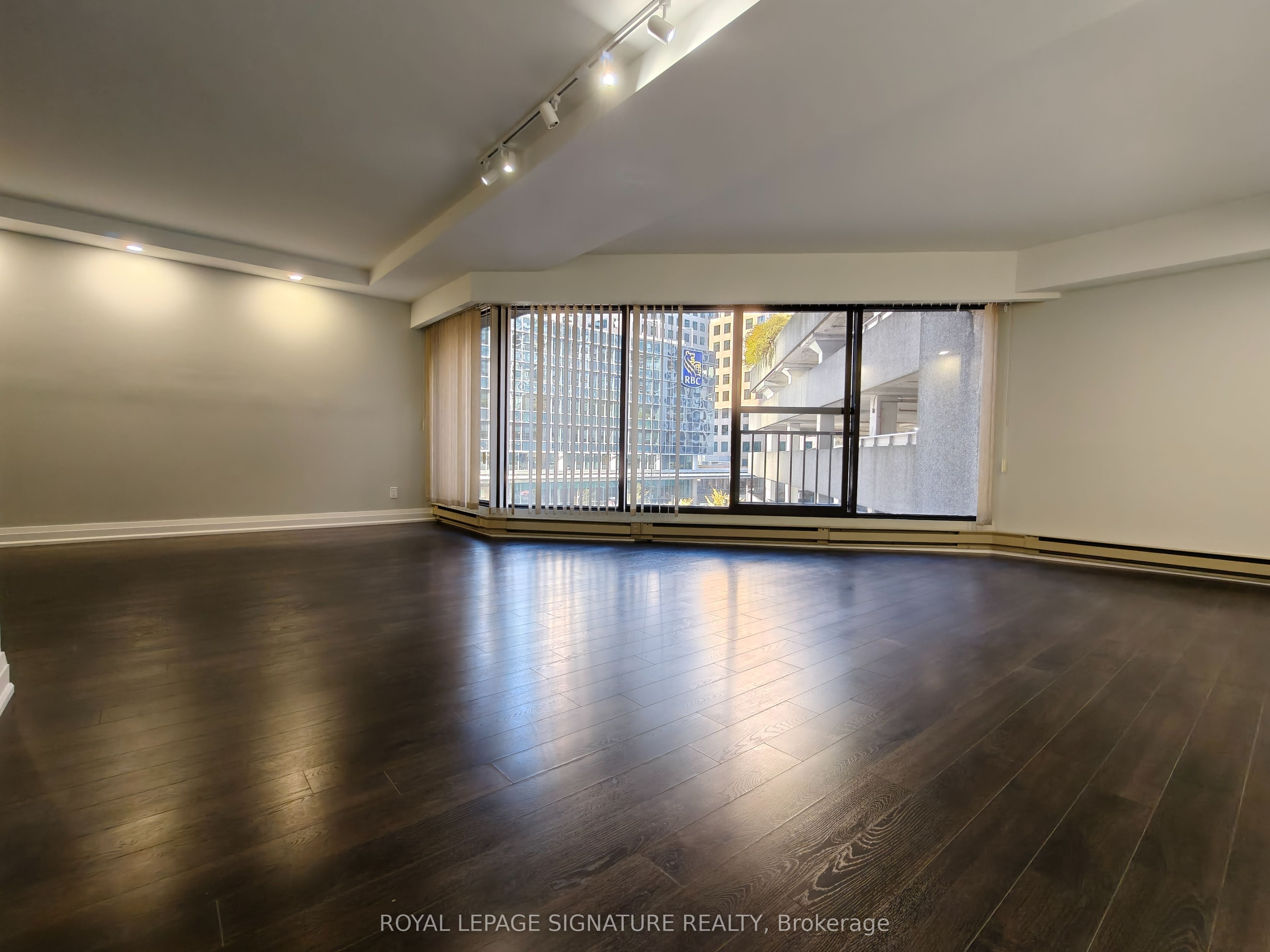 55 Harbour Square 512 Property Photo 8